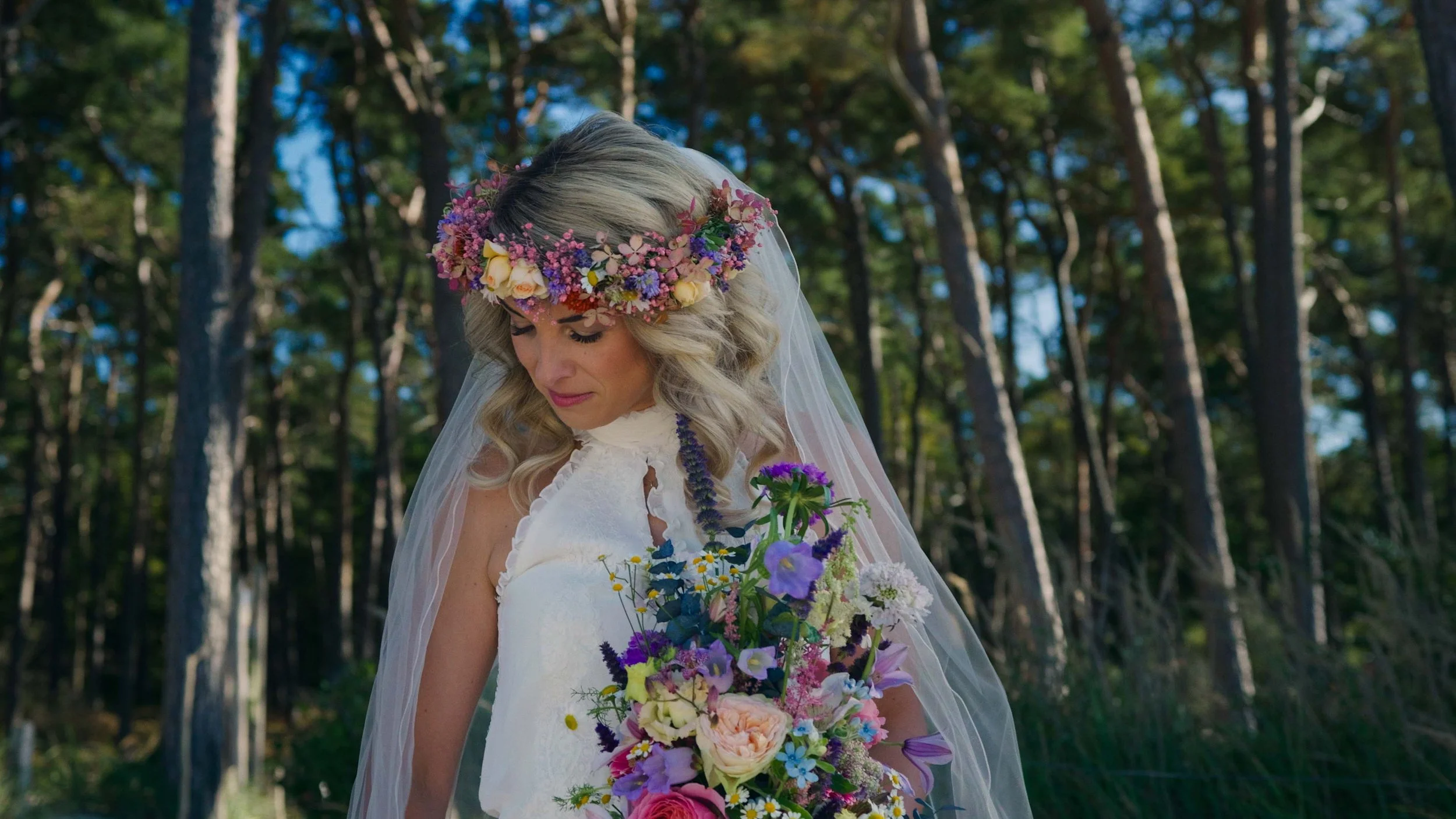 Make-up-Artistin Michelle Gabrielczuk‍ sorgte für den perfekten Look – natürlich, strahlend, zeitlos.