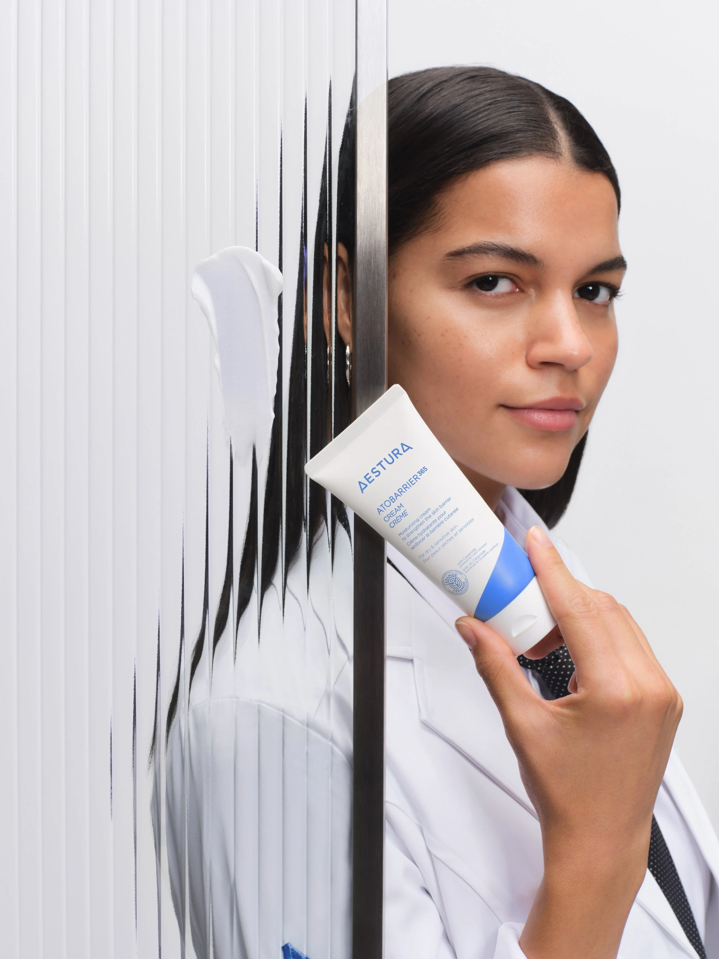 2040 AIS 52C AESTURA AES_ATO_Cream_Mikella_2681_PRODUCT_FOCUS.jpg