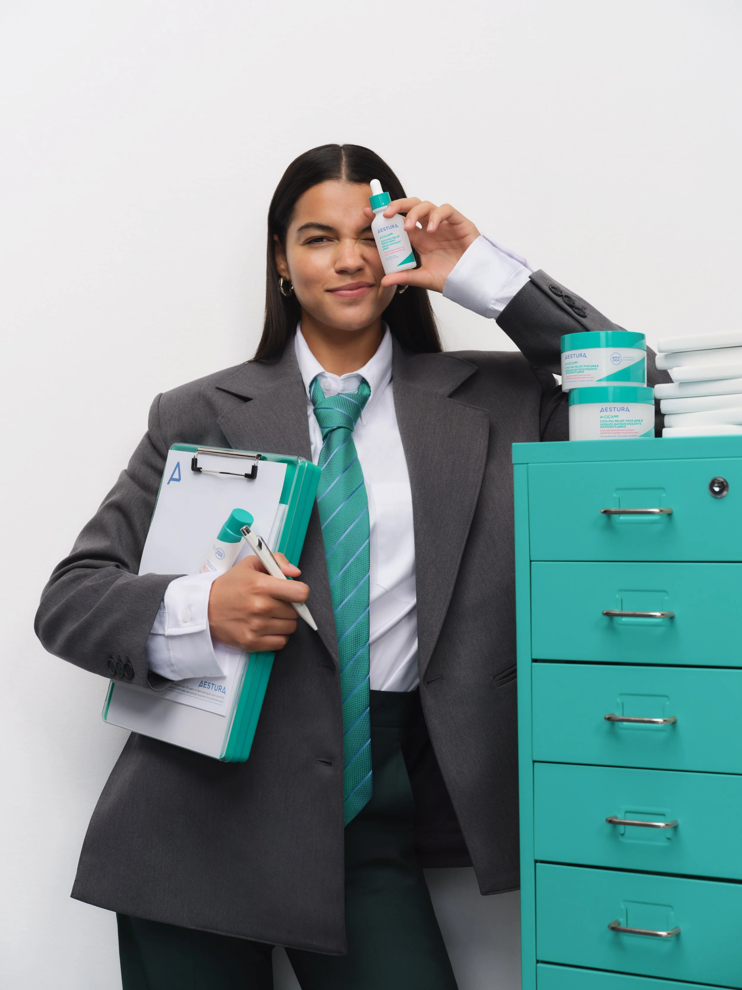 2040 AIS 45B AESTURA AES_ACICA_Cart_Mikella_1362.jpg