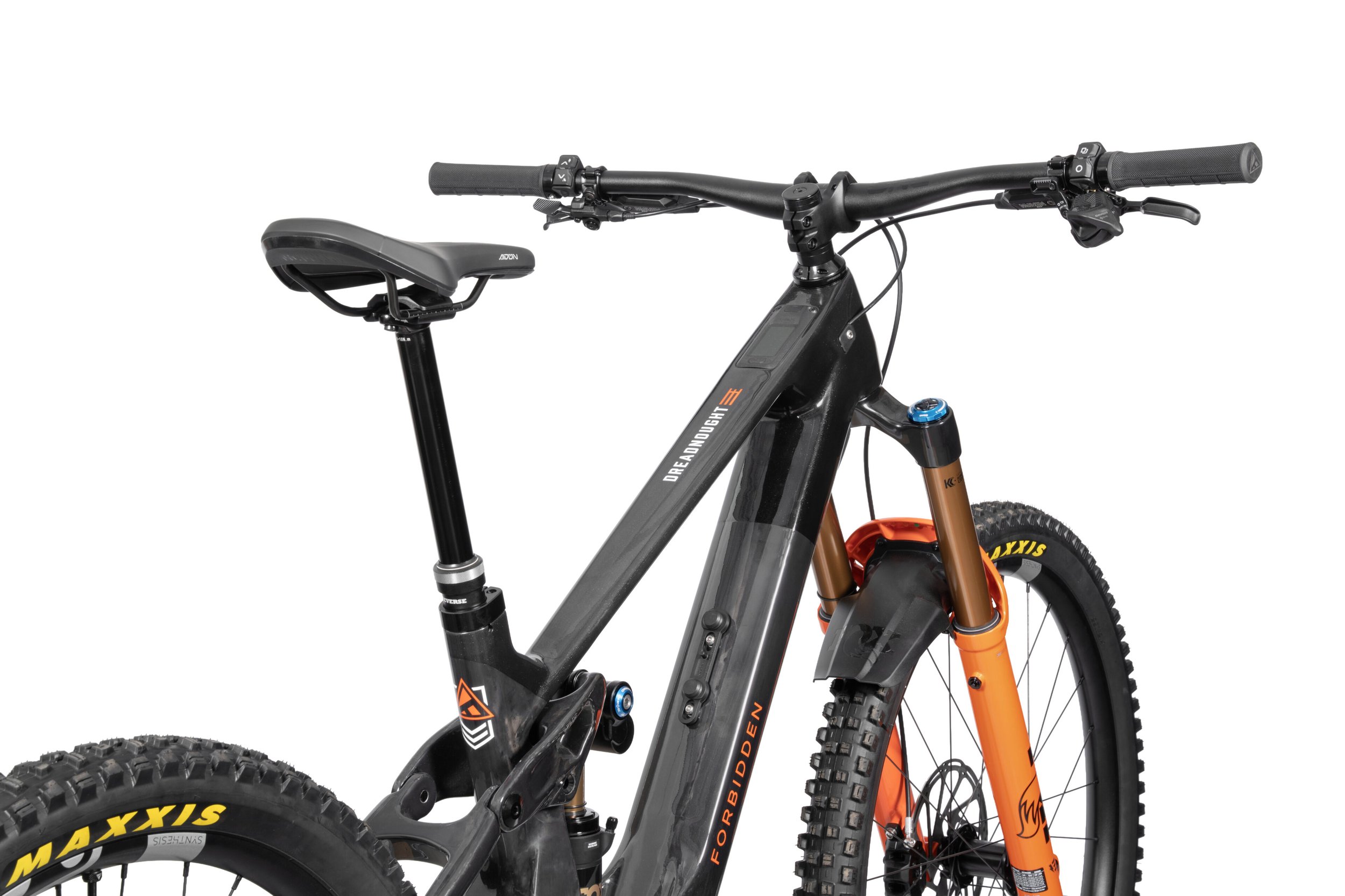 2026DreadnoughtE_T2_Studio_TopTube_web.jpg