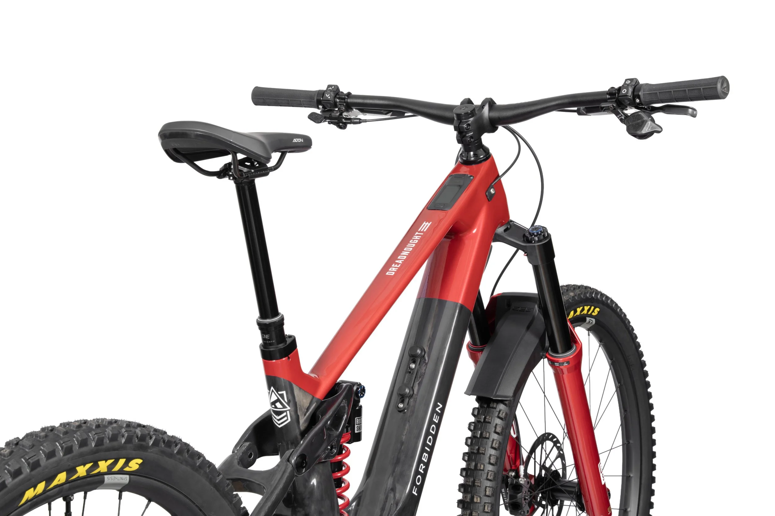 2026DreadnoughtE_T1_Studio_TopTube_web.jpg