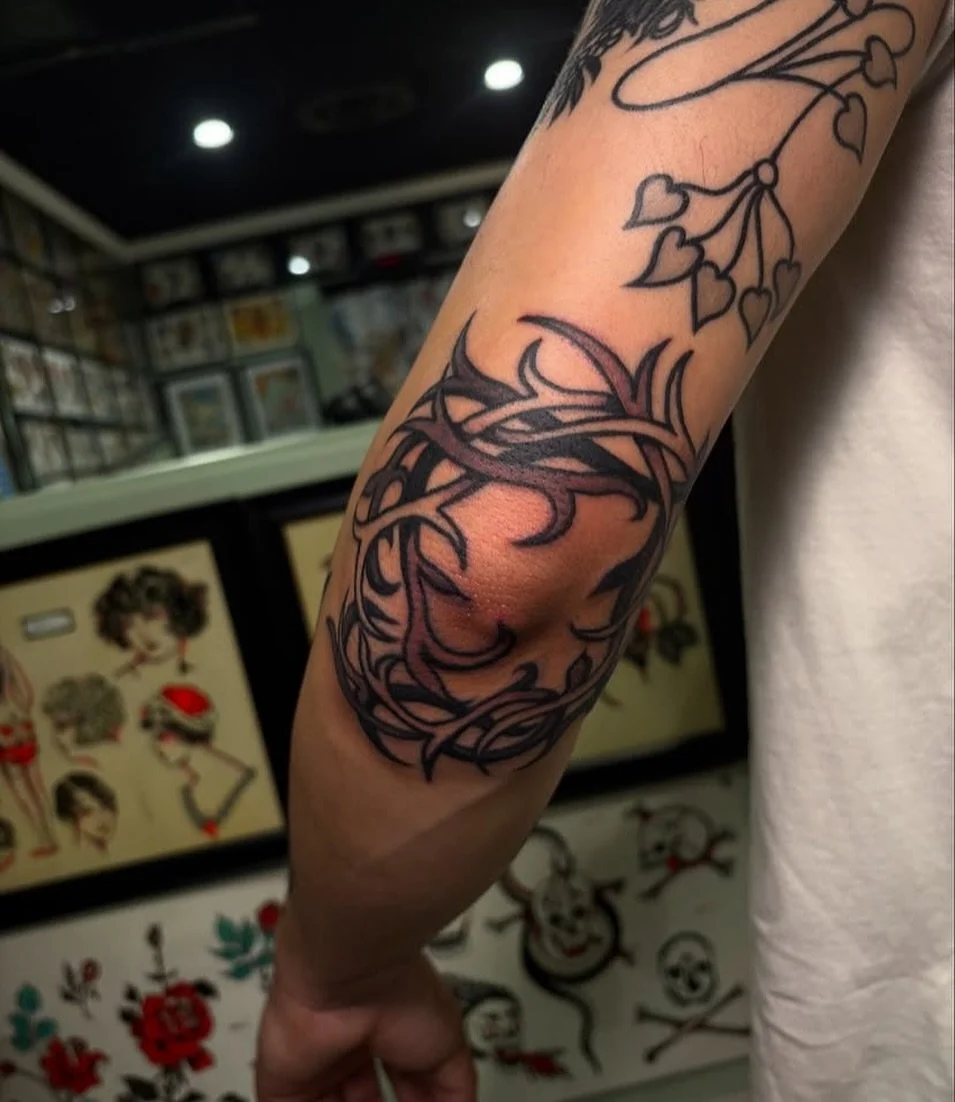 check out this sick elbow piece by our resident artist @delitatts