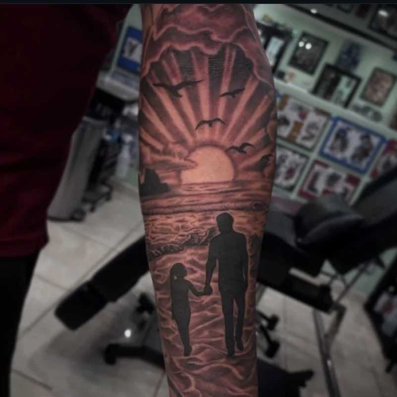 A walk in paradise

Check out this scenic forearm piece with silhouettes done by @tat2silver !

Currently taking walk-ins and booking December!