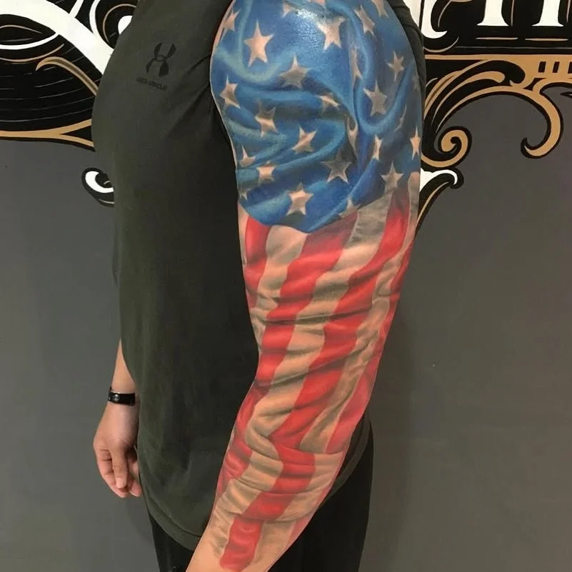 Happy Veterans Day ! Thank you for those who have serve our country! To honor our heroes today, check out this crazy detailed American flag sleeve from @adrianlazo613 !