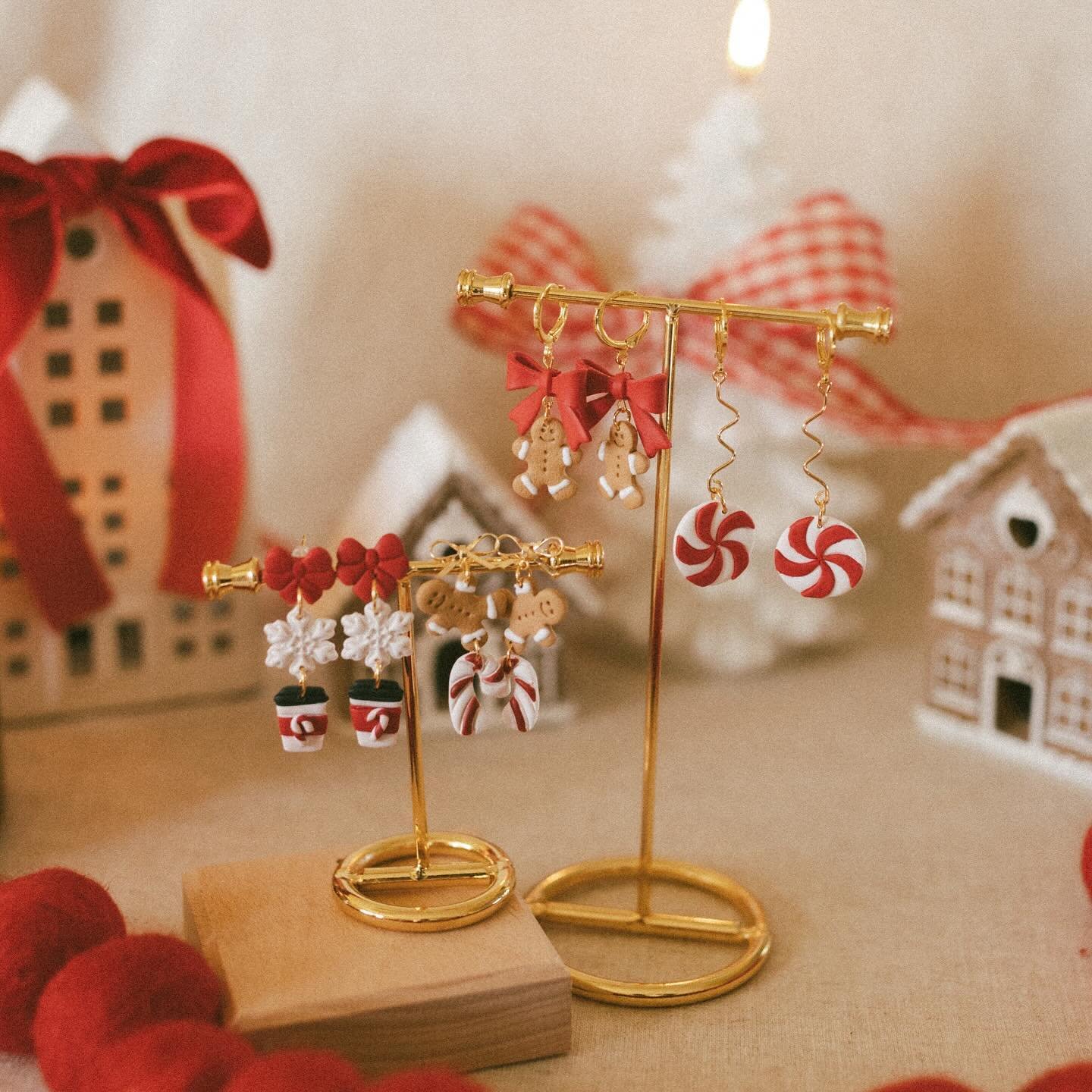 THE CHRISTMAS DROP IS OFFICIALLY LIVE! ❣️💫🌲

AND to celebrate the holidays and hitting 5k a couple weeks ago, I want to give someone $100 store credit! 🥳

All you need to do is tag a friend (or friends) in the comments that would love this collect