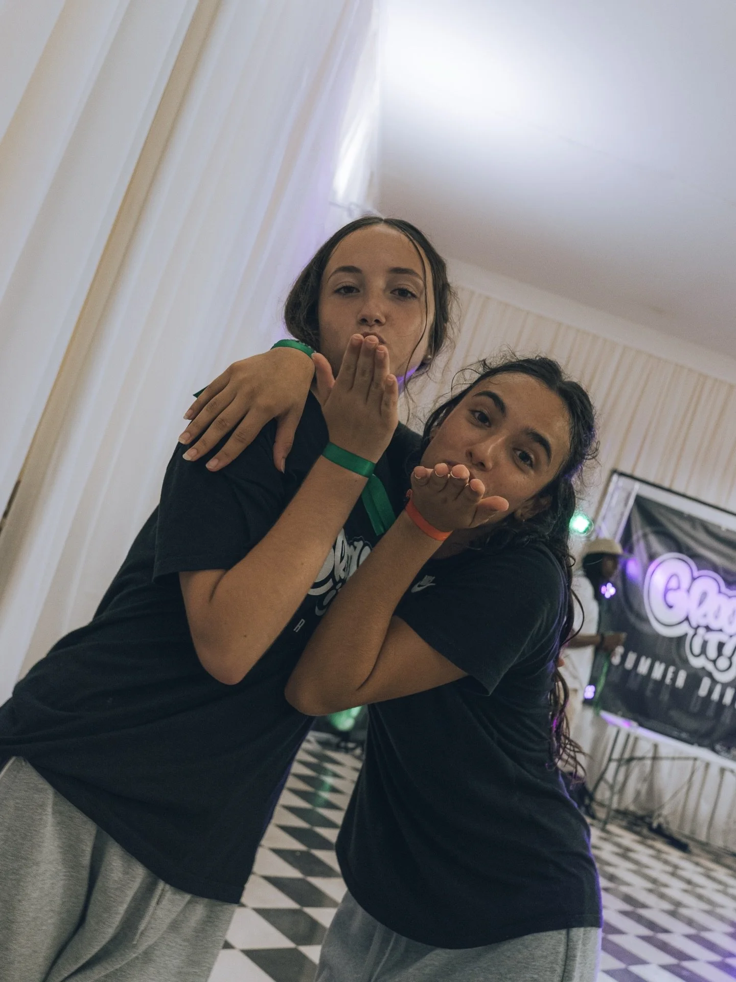 Estas son las vibras de Groove It 💚

Risas, amistades &uacute;nicas, conexi&oacute;n y buena energ&iacute;a des del primer d&iacute;a.

Un verano para vivirlo y no olvidarlo ✨

&iquest;te unes? 👀🕺🏽💃🏽

+info en nuestra web (link en la bio) ‼️

P