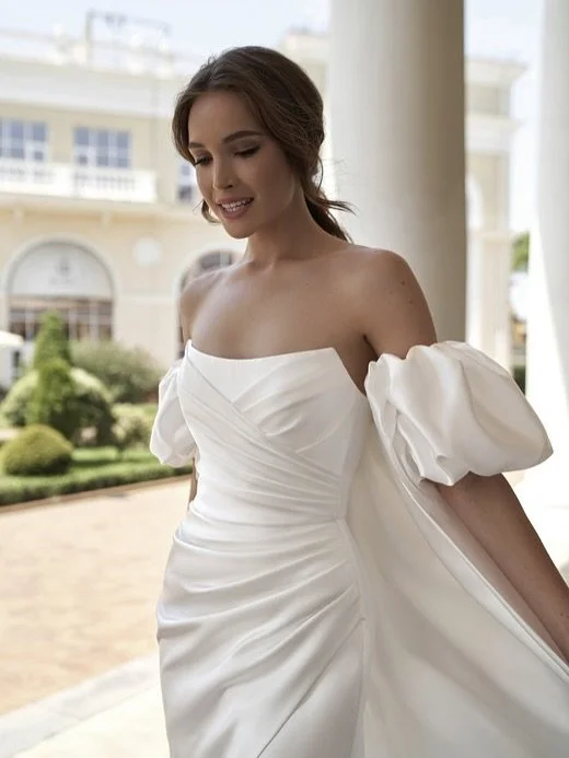 ✨ The Luxe Off-Shoulder Gown ✨

The Guarda gown is all about timeless glamour and radiant detail. With its romantic off-shoulder neckline, plunging illusion bodice, and figure-enhancing silhouette, it&rsquo;s made for brides who want to make a breath
