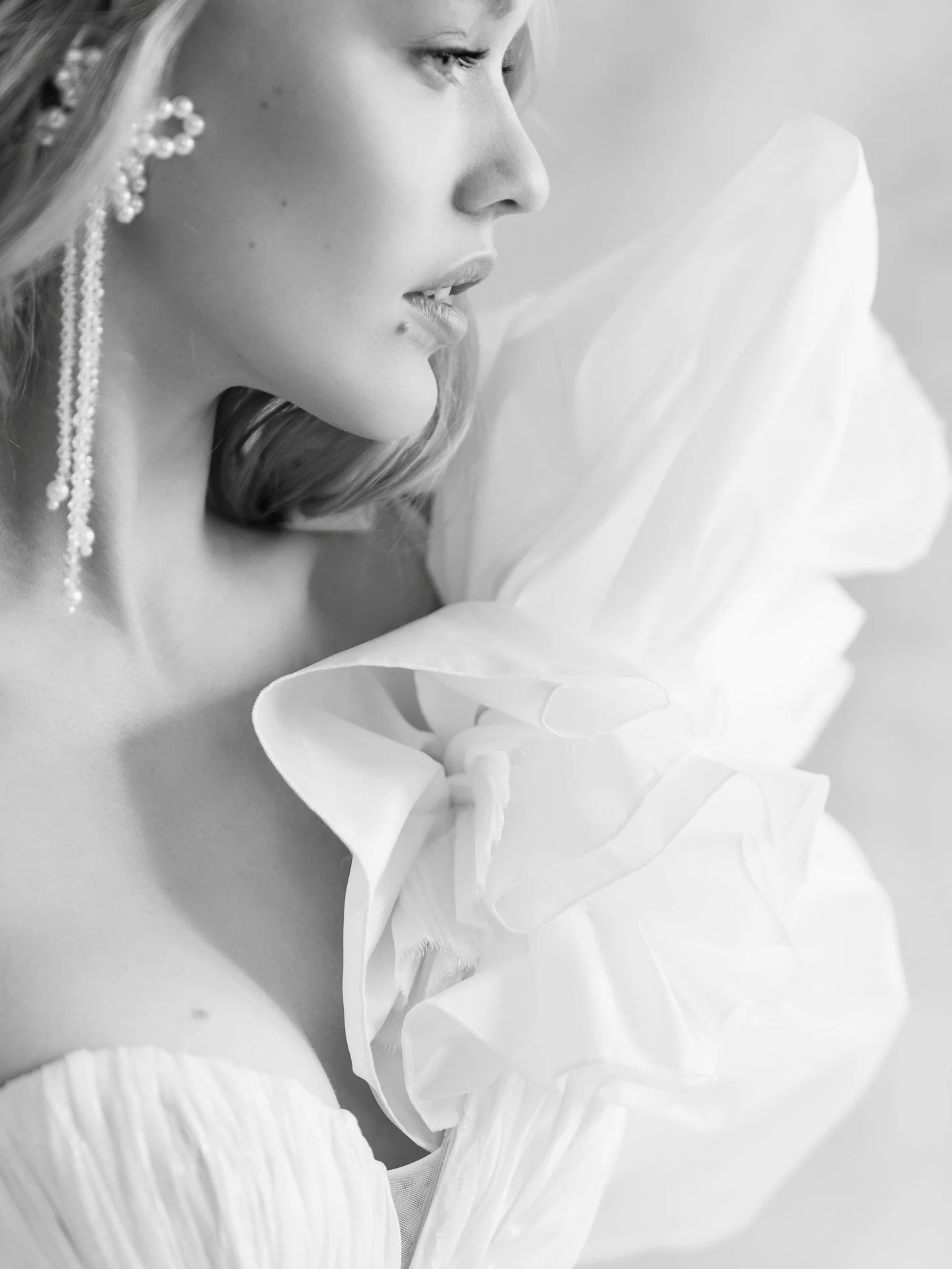 Something beautiful is on the way&hellip; ✨ New dresses arriving soon!

#australianbride 
#modernbride 
#bridalfashion #chicbride 
#minimalweddingdress 
#goldcoastwedding 
#timelessbridal 
#elegantbride 
#australianweddings
#WeddingdressBrisbane
#Wed