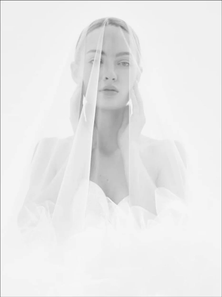 A veil that speaks volumes ✨
Meet Iris &mdash; our bold take on timeless romance. Crafted with cascading layers of soft tulle and dramatic ruffle edges, it&rsquo;s made for the bride who isn&rsquo;t afraid to make an entrance. Effortlessly elegant, u