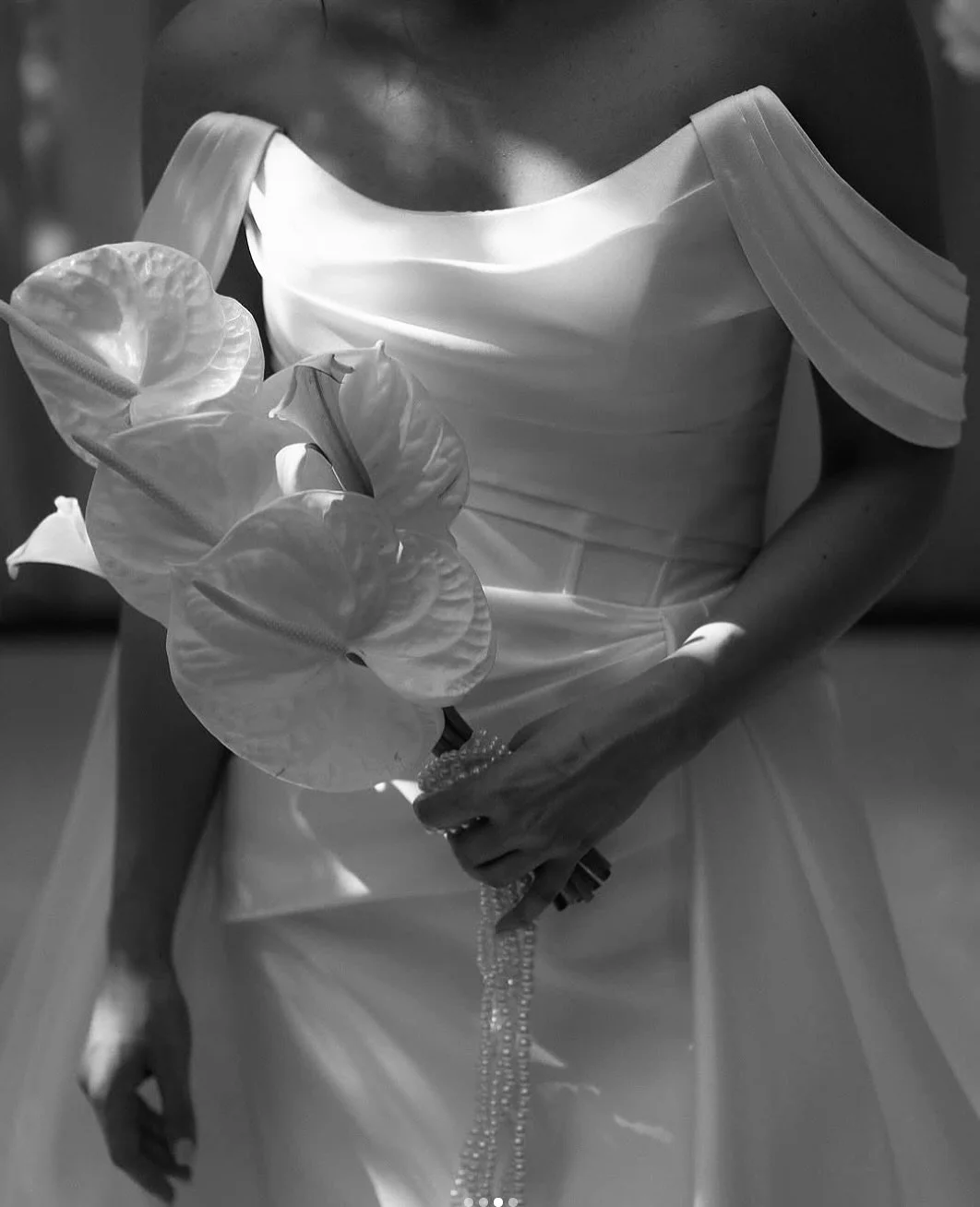 ✨ Arha-Ottawa ✨
A gown made for modern romance. Soft lines, elegant structure, and a timeless feeling in every frame.
Perfect for brides who want something classic with a touch of quiet drama.

This beauty is also one of our latest arrivals in the bo