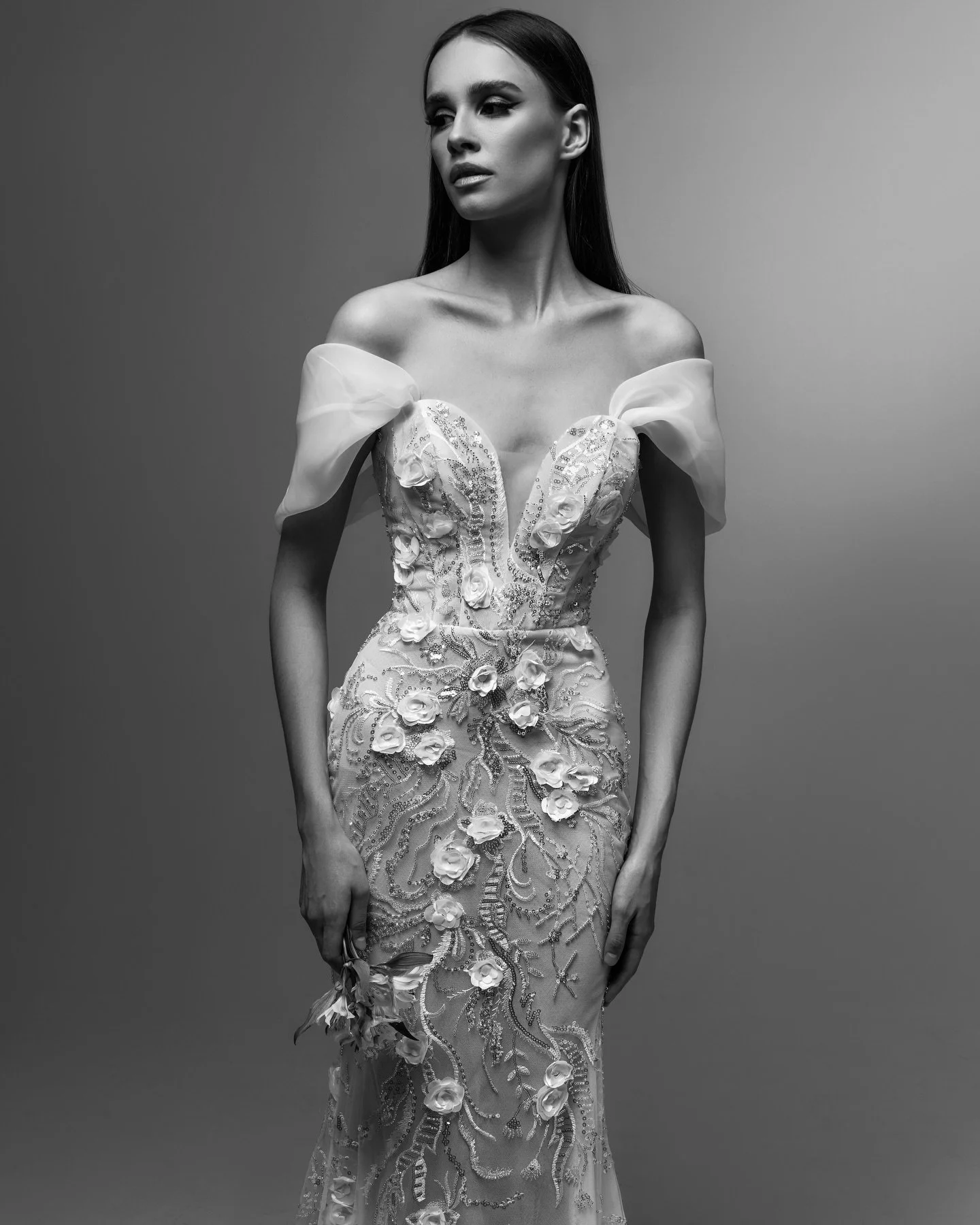 Evora 🤍
Soft structure, quiet romance, and timeless femininity. Evora is designed for the bride who loves elegance with a modern touch &mdash; delicate floral embroidery, a gentle silhouette, and airy details that move beautifully with every step.
E