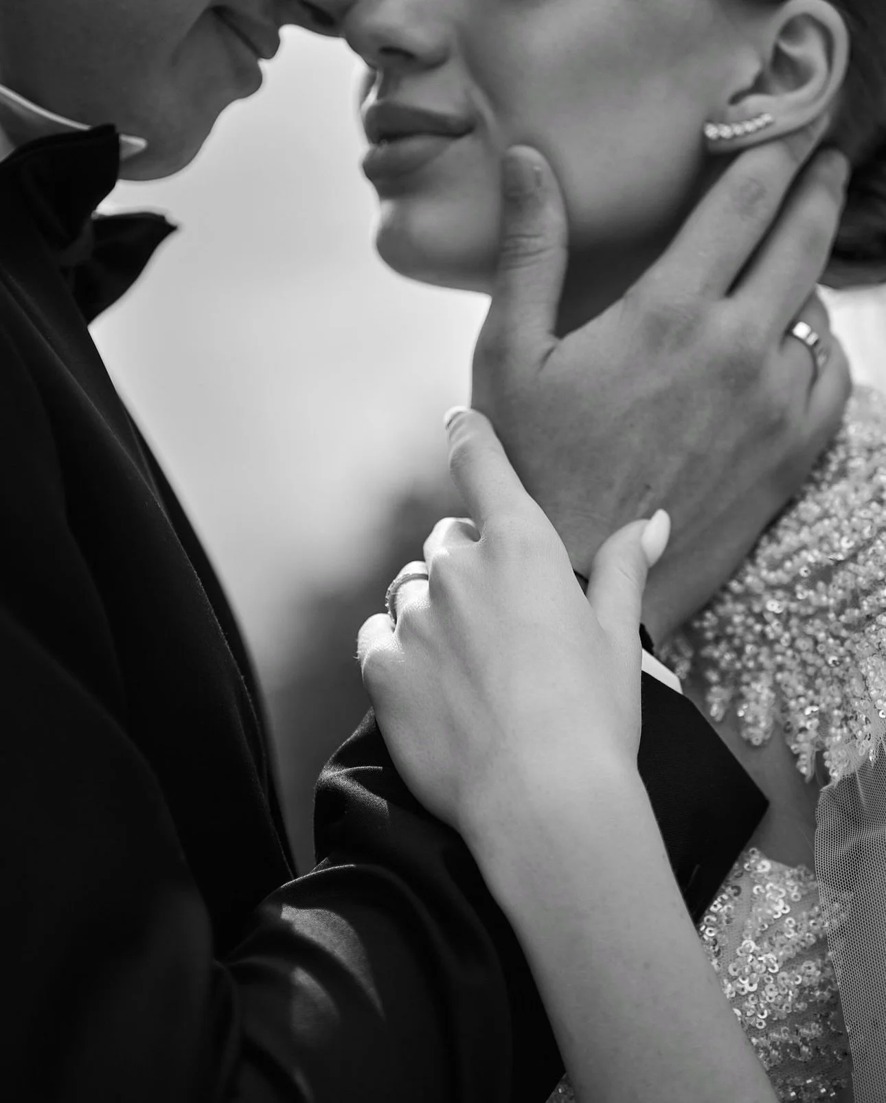 The Glose Wedding Gown: Glamour and Sophistication for the Modern Bride

Shine brighter than ever on your special day with The Glose, a dazzling sequin wedding dress that radiates elegance and confidence. Designed for the modern bride who loves to st