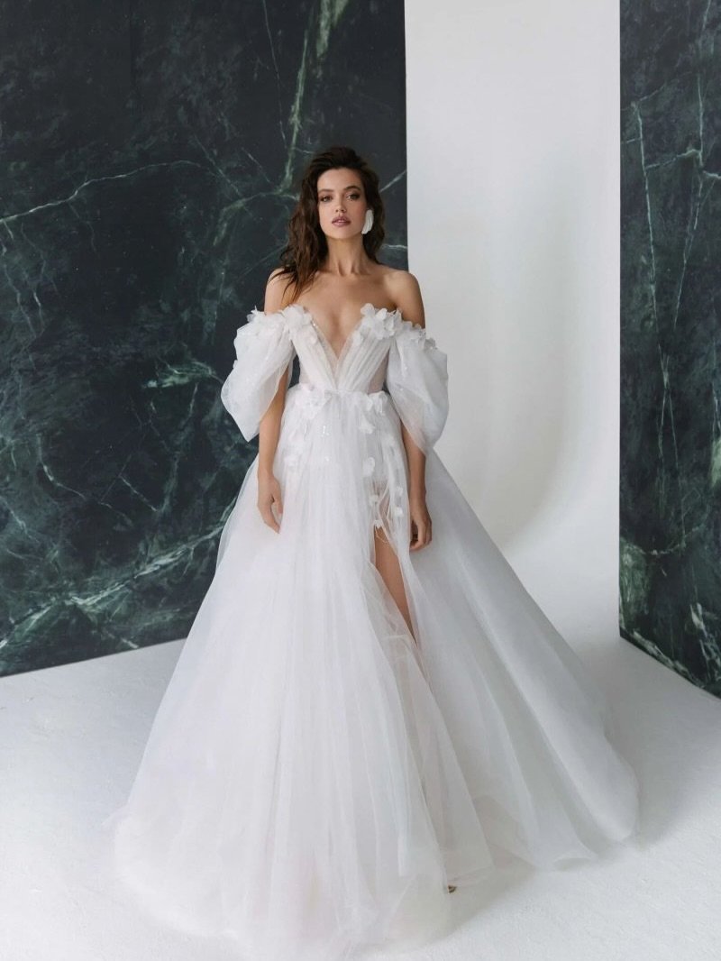 MELISSA 🤍
Soft drama, lightness, and quiet confidence.
A dress that feels airy yet powerful &mdash; made for a bride who wants to glow.
Romantic, modern, and effortlessly feminine.
Because sometimes elegance speaks in whispers.

#SydneyBridalstore #