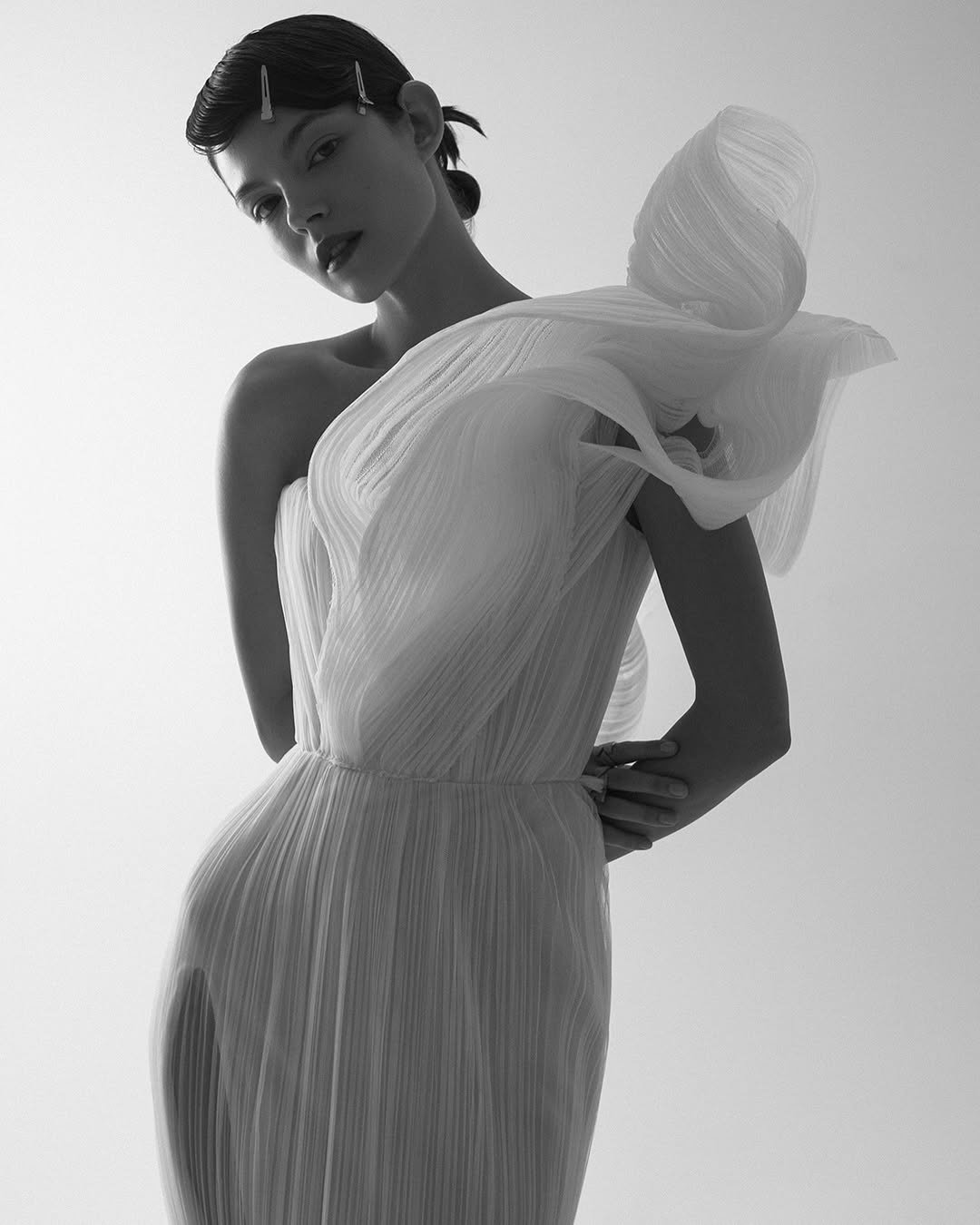 ✨ Where art meets elegance.
The Gwen gown is a breath of modern romance &mdash; light, sculptural, and unforgettable. Designed for the bride who values simplicity with a twist. Minimal effort, maximum impact.

#BridalBoutiqueGoldCoast
#BridalBoutique