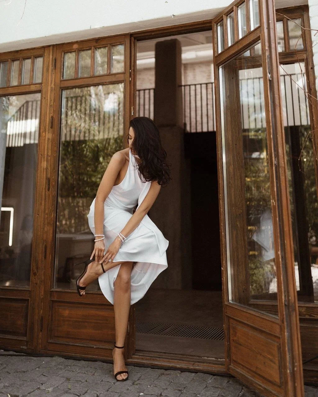 he Linda Gown: Modern Grace in Every Detail 🤍

Our newest arrival is all about clean lines and timeless beauty. The Linda gown combines a soft satin look with an open back and delicate pearl accents &mdash; perfect for a bride who loves simplicity w