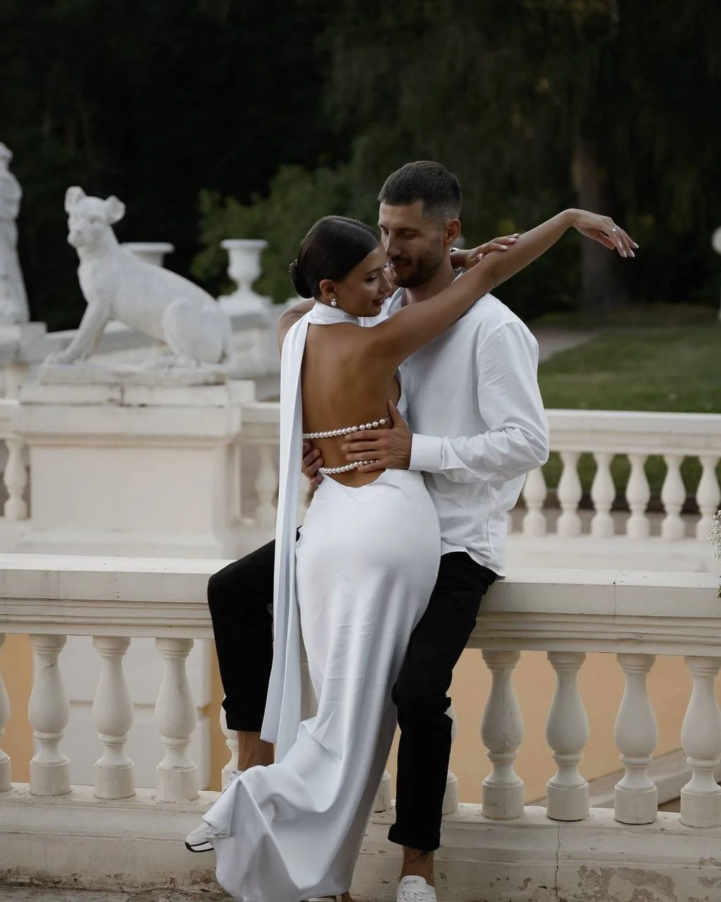 The Linda Wedding Gown: Sculptural Elegance with Modern Allure

Sleek sophistication meets sensual minimalism in the Linda gown &mdash; a breathtaking creation for the bride who dares to be unforgettable. With its clean silhouette, lustrous satin fin