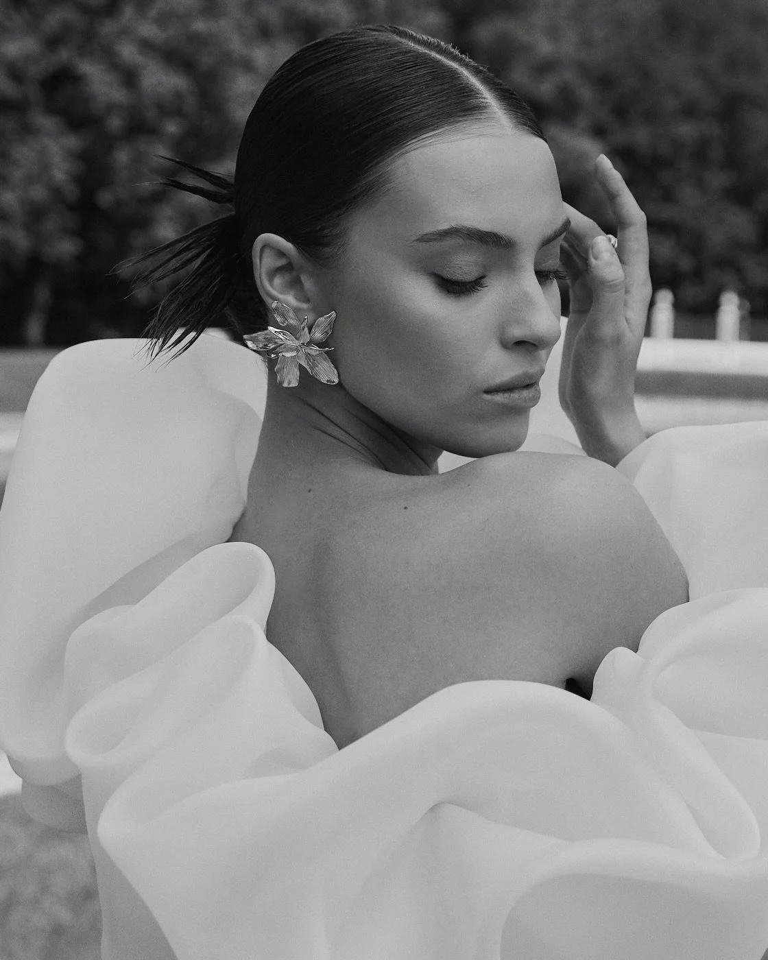 The Pe&ntilde;&iacute;scola Wedding Gown: High-Fashion Drama with Timeless Grace

Turn your wedding into a runway moment with the Pe&ntilde;&iacute;scola gown, a daring and elegant choice for brides who want to leave a lasting impression. With its bo