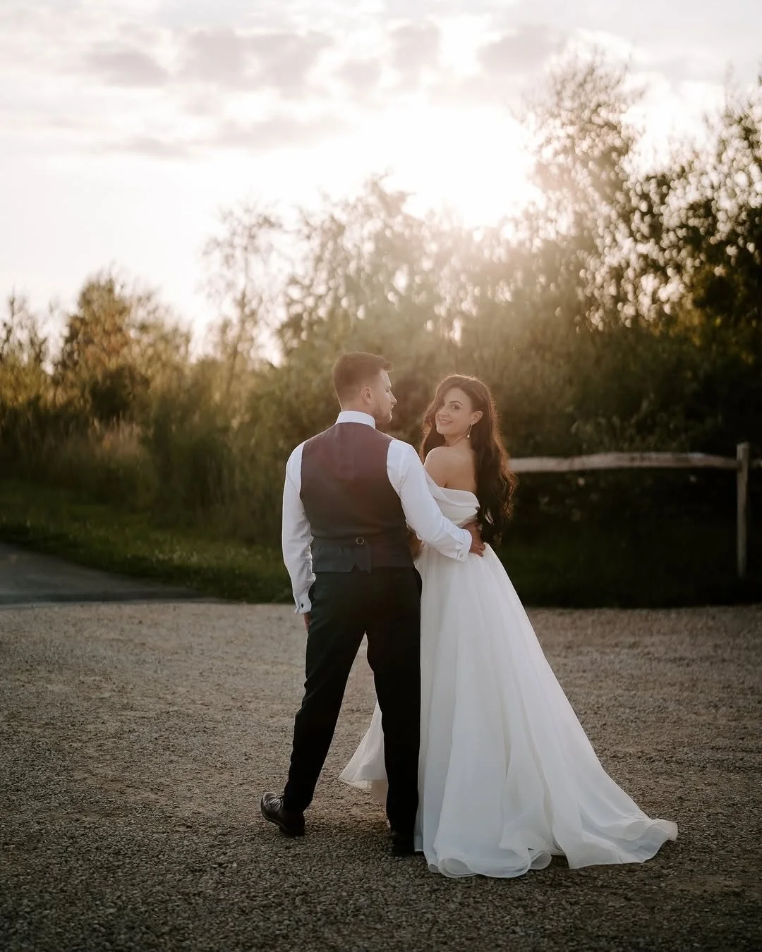 The Burano Gown: Effortless Grace in Modern Simplicity 

The Burano gown captures the essence of timeless beauty through minimalism and refined elegance. Designed for the bride who values effortless sophistication, this gown blends soft structure wit