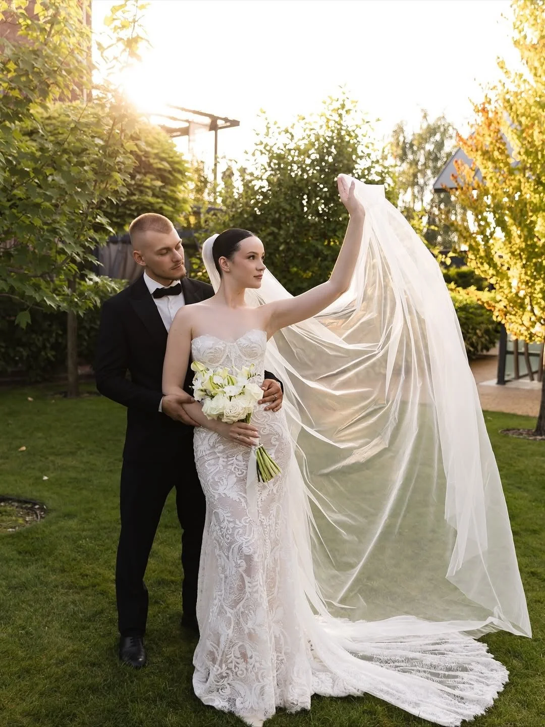 The Georgina Gown: Timeless Elegance for the Modern Bride

Unveil your beauty with the Georgina gown by Ukrainian brand Yedyna, a stunning creation that combines romance and sophistication. Designed for brides seeking a classic yet chic look, this go