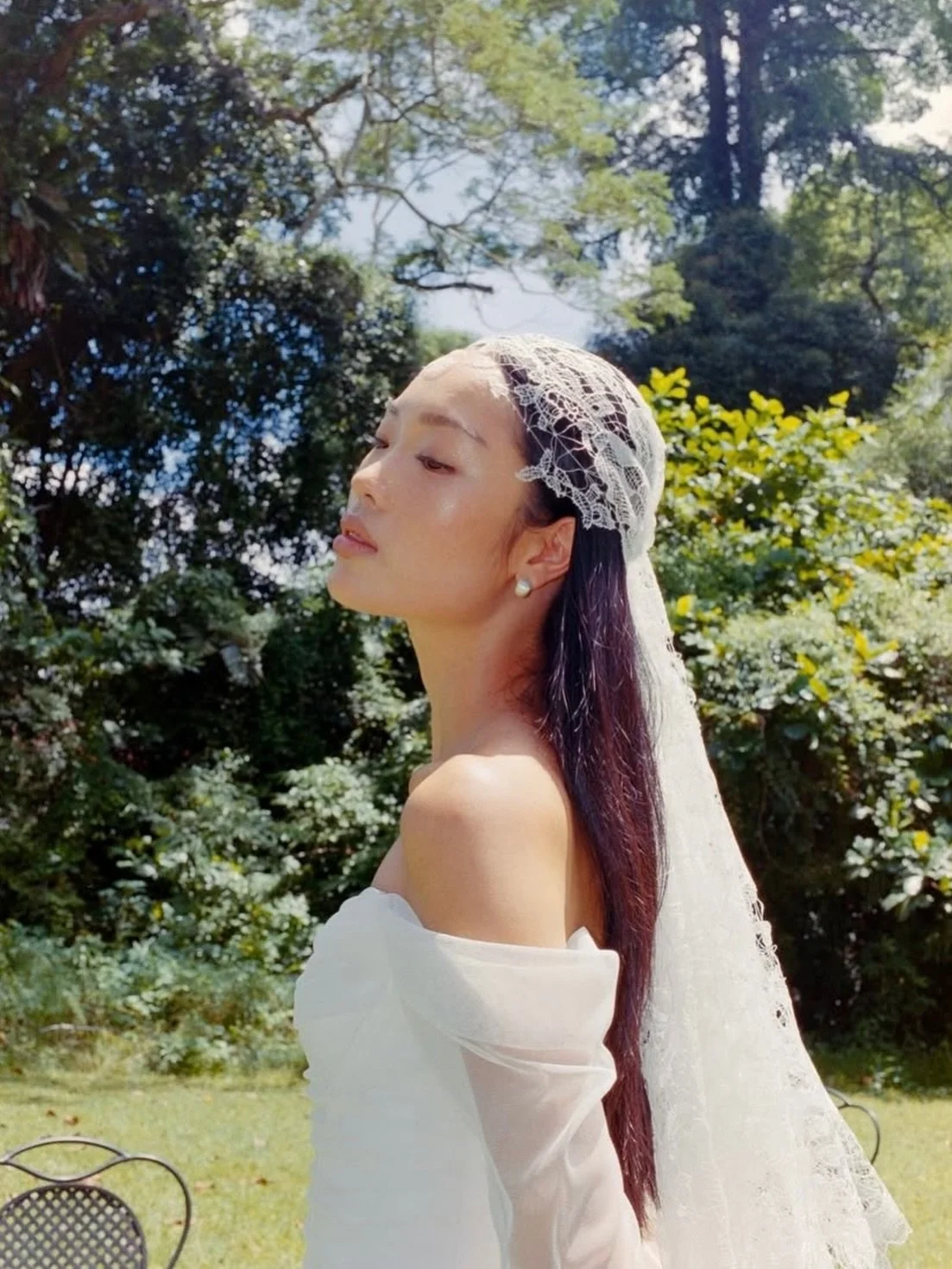 Effortless, light, and full of grace &mdash; the AIR gown by Labay Victoria is made for brides who love simplicity with a touch of elegance.
Its soft draping and barely-there sleeves create a look that feels modern, delicate, and timeless. A quiet ki