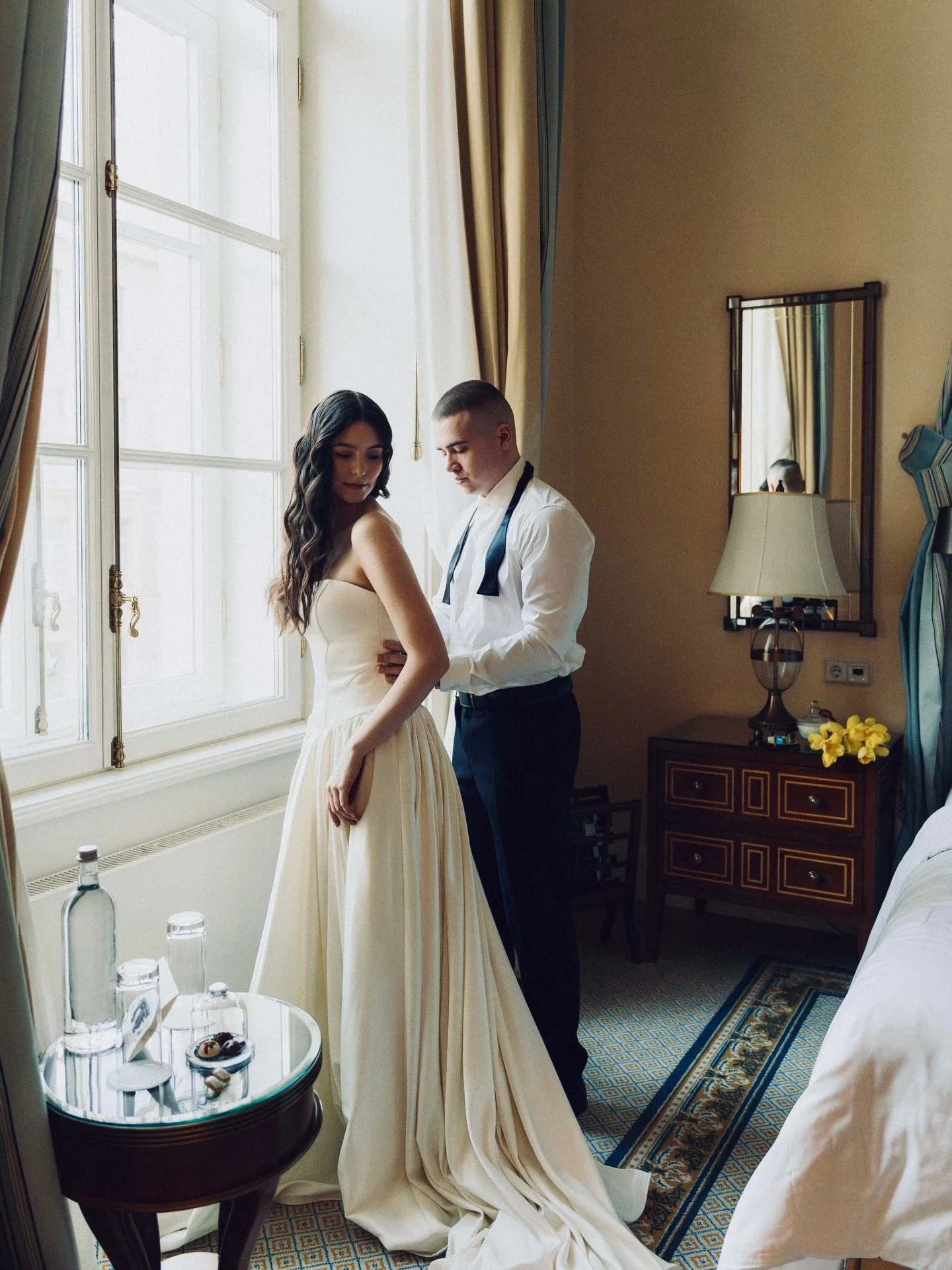 Monsanto Wedding Gown: Timeless Modern Elegance

Refined, effortless, and undeniably chic, the Monsanto wedding gown is a celebration of modern minimalism with a soft romantic edge. Designed for the contemporary bride, this elegant silhouette feature