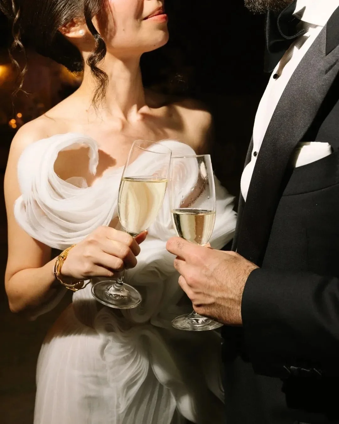 The Van Gogh Gown: A Masterpiece for the Modern Bride

Experience unparalleled elegance with the Van Gogh Gown, a stunning creation that combines the artistry of Van Gogh with contemporary bridal fashion. Perfect for the bride who dreams of a wedding