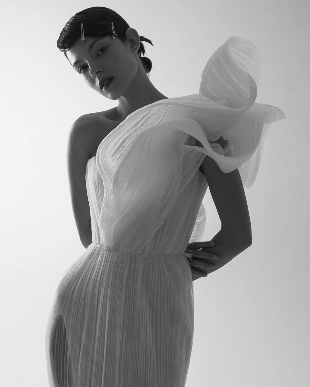 The Gwen Gown: Elegance and Sophistication for the Modern Bride

Step into the spotlight with The Gwen Gown, a breathtaking chiffon wedding dress designed for the fashion-forward bride. Featuring soft pleating, a statement shoulder embellishment, and