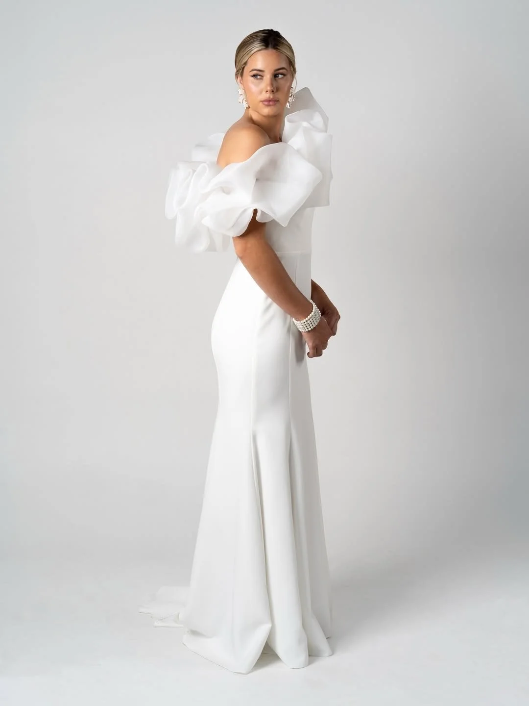 Model: @lily_goodare 
Make up: @heididebbiemakeup 
Hair: @ulyana.aster @ulyana.aster.bridal 
Studio: @socialhubstudio 
Dress: @the_bride_side_boutique 

#bride #editorial #bridalshoot #WeddingdressBrisbane #WeddingdressGoldCoast