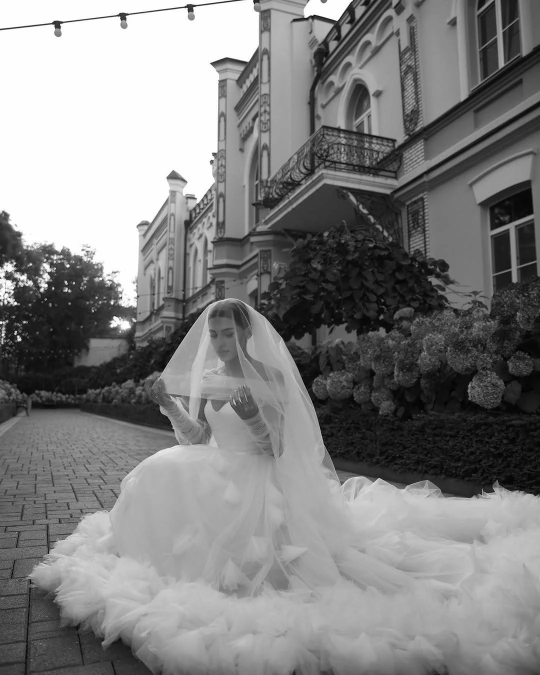The Maggie Gown by Lana Marinenko: Ethereal Elegance for the Modern Bride

Step into your wedding day with the Maggie gown by renowned designer Lana Marinenko, a true vision of romance and grace. This ethereal A-line tulle wedding dress features deli