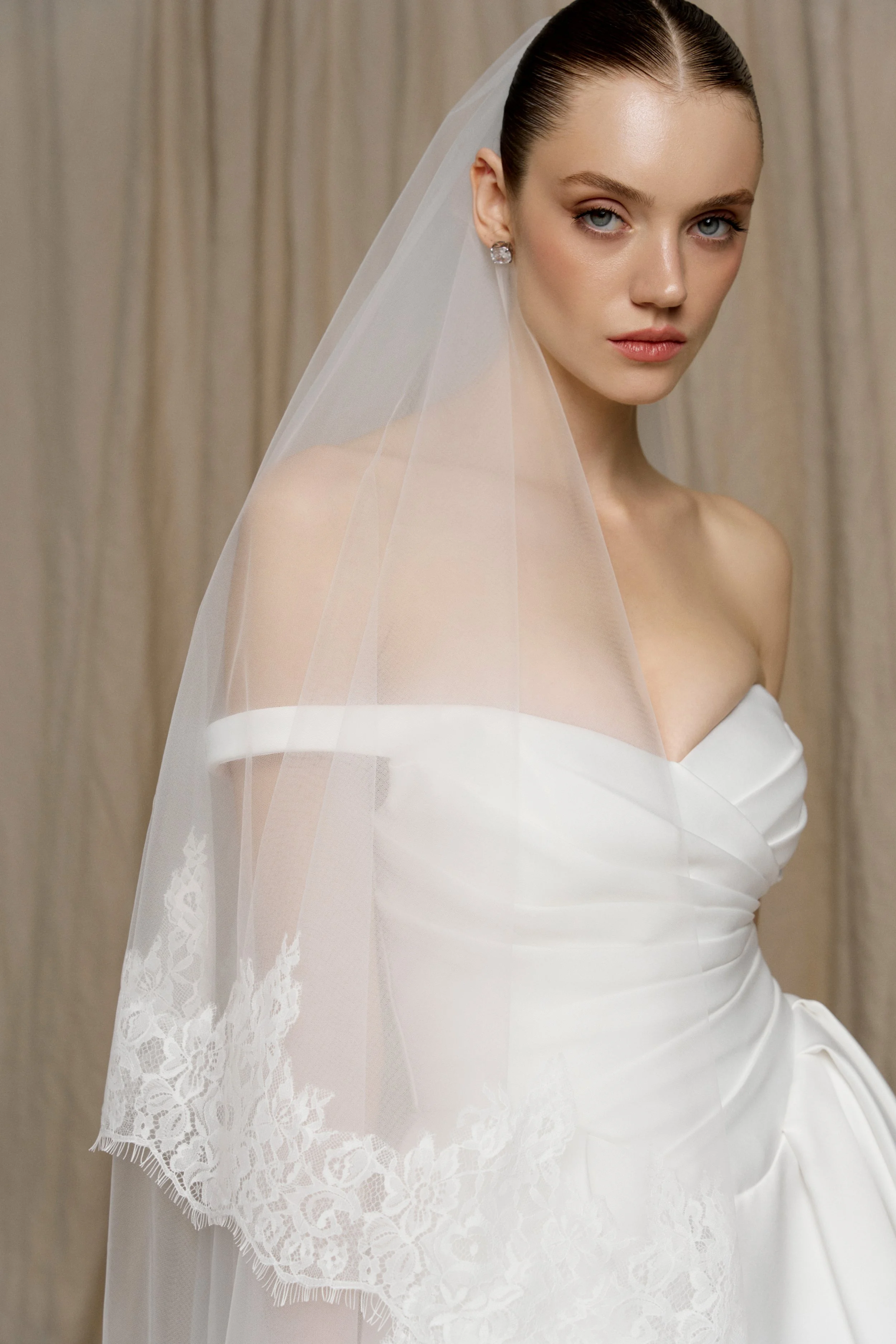 Minimalist-Wedding-dress- Brisbane.jpg