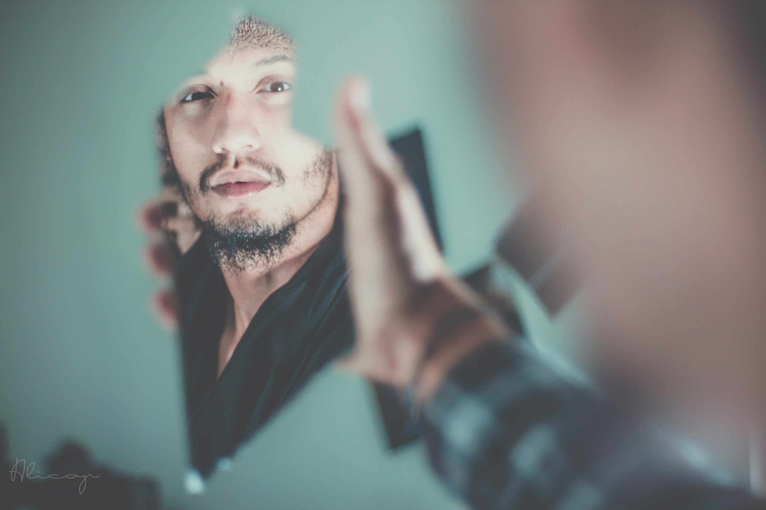 RECOGNISING Your Attachment Style: A Self-Reflection Guide to Deeper Connections