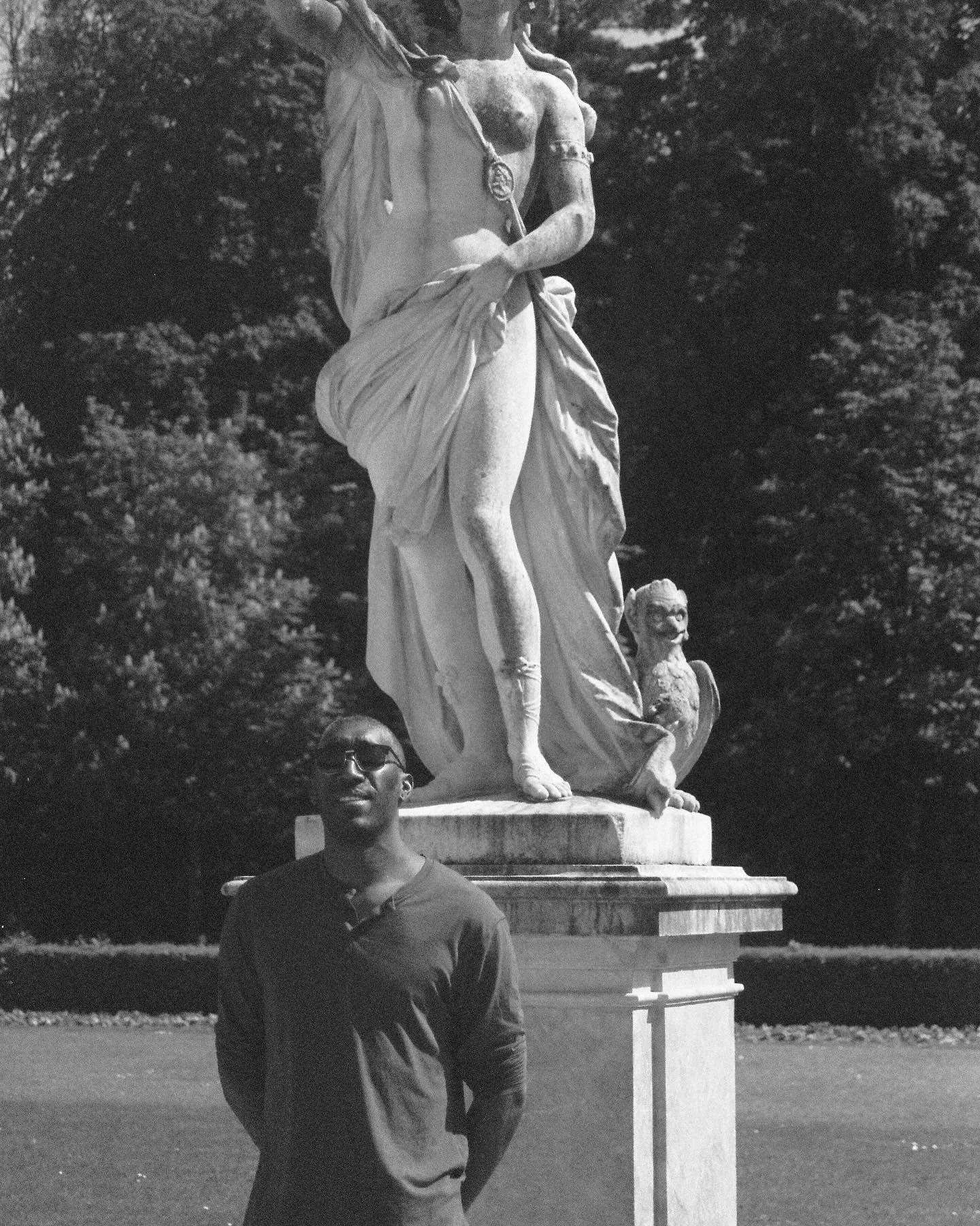 The last of our stay in Munich; saved the best for last ~ 👴🏾 @jaumellxavier at Park Nymphenburg.  As we were leaving, I saw one red balloon floating off into the blue skies, another special moment that brought a smile to my face. 

#canadianfilmlab