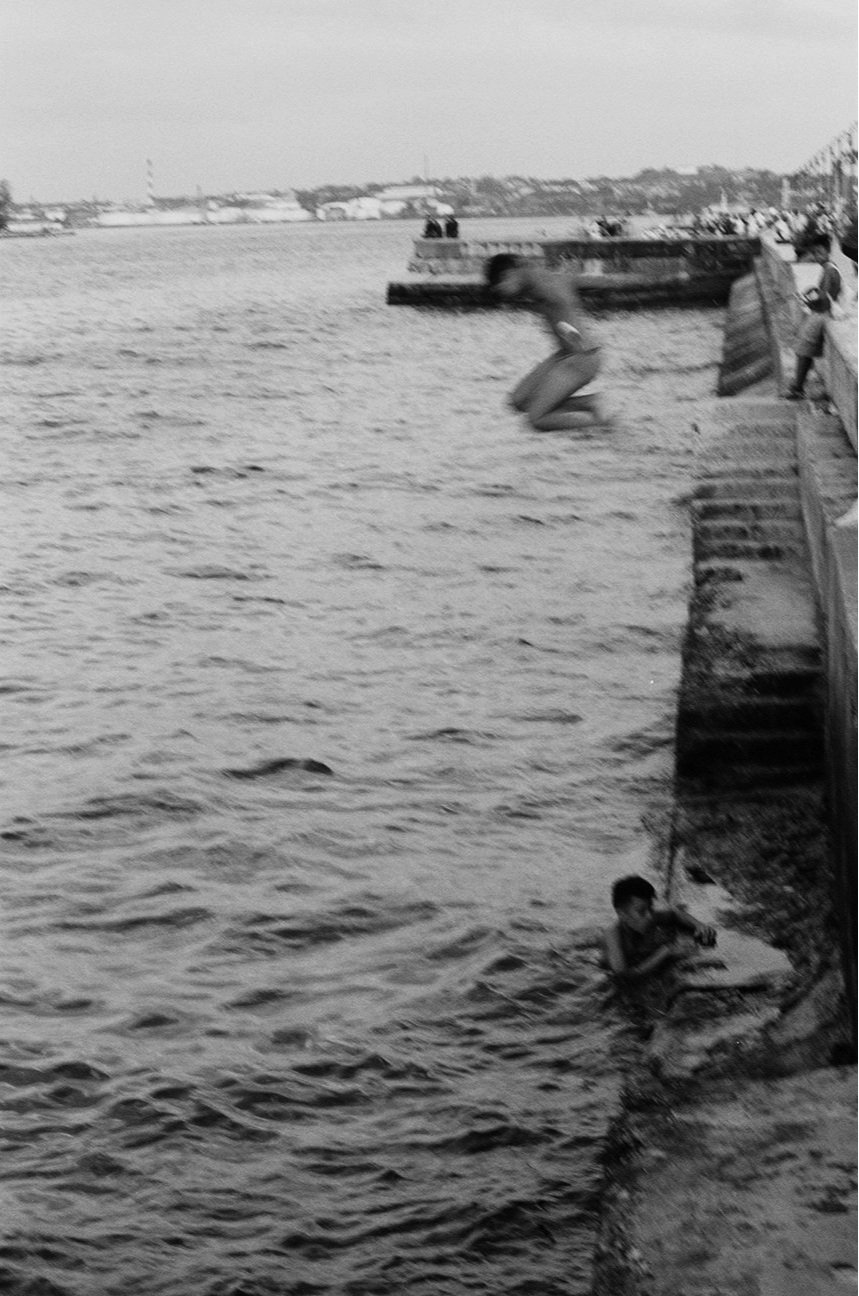 45+-+jeunes+sautent+dans+la+mer+-+1944-04.jpg