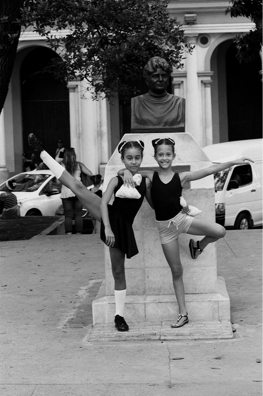 50+-+jeunes+ballerines+jambes+hautes+-+1945-03.jpg