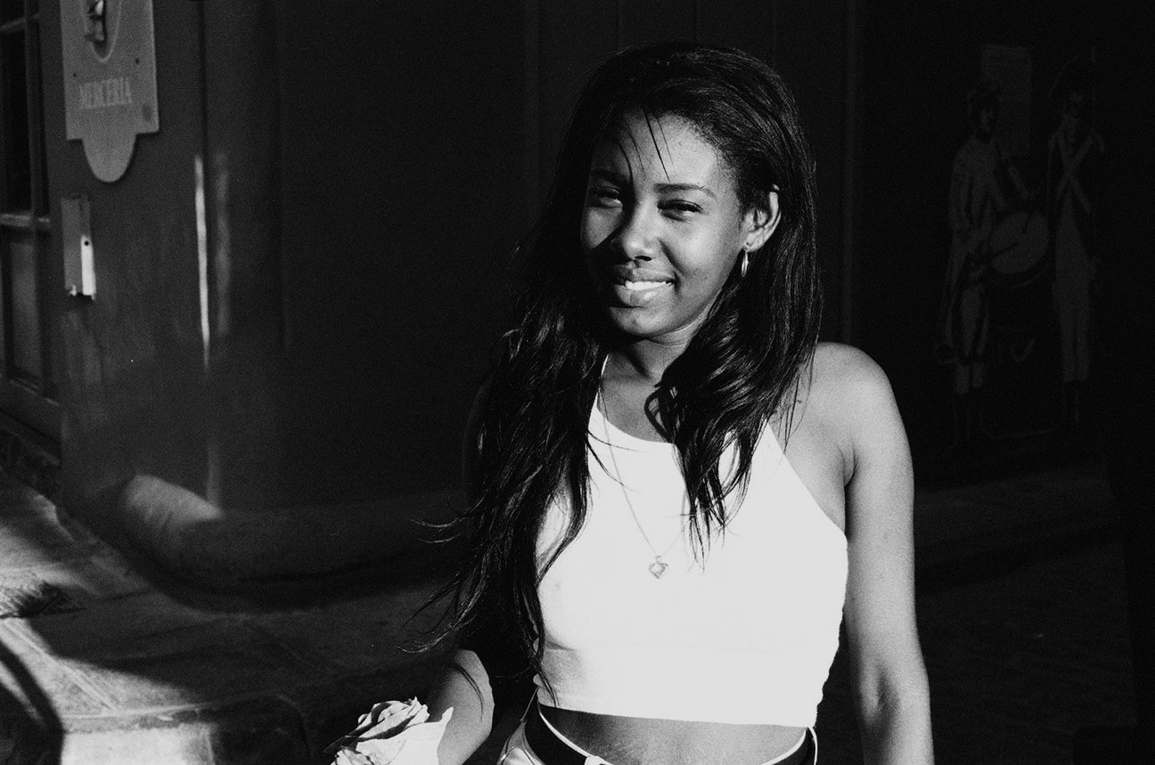 12+-+elle+-+sourire+-+en+blanc+-+9428-08.jpg