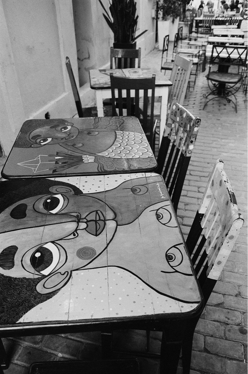 36+-+Tables+-+resto+-+peintes+-+9434-02.jpg