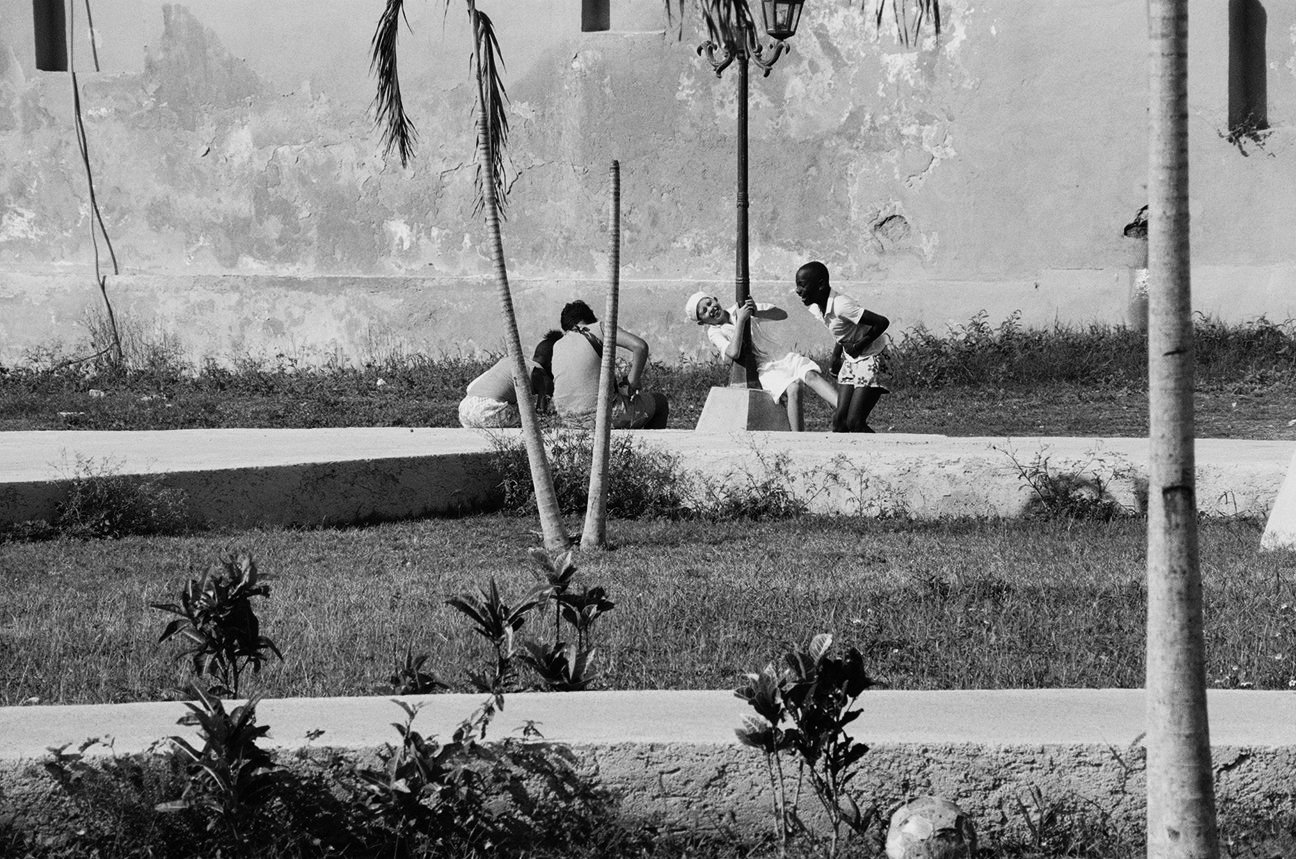 55+-+garcon+fou+rire+parc+-+1945-09.jpg
