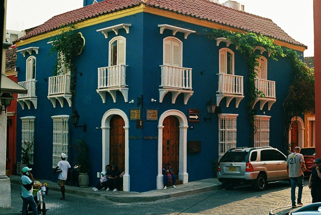 18%2B-%2BImmeuble%2Bbleu%2B-%2B000010.jpg