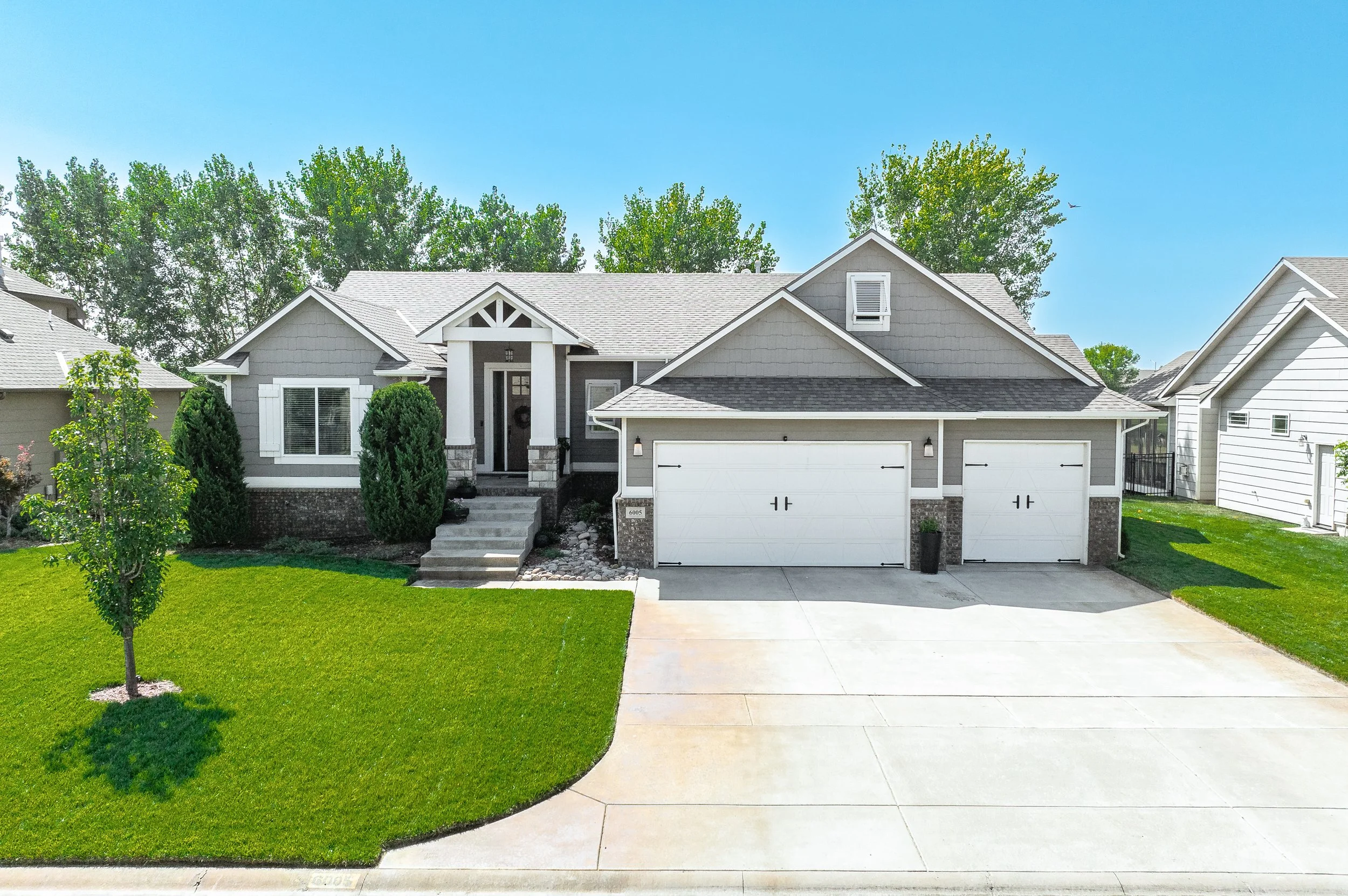 3-6005 W Driftwood St-1.jpg