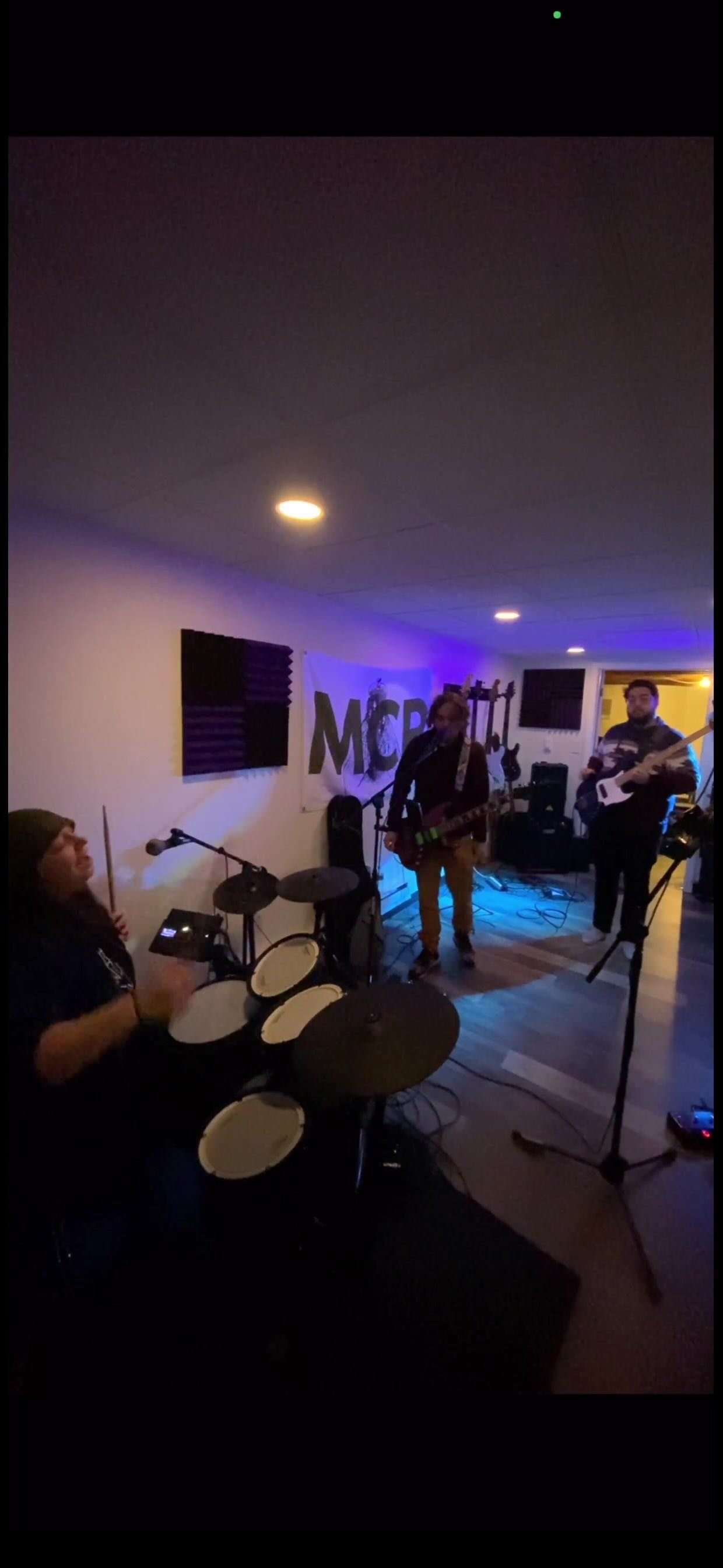REHEARSAL 02/25/2025 🖤
#livemusic #emonight #emonite #liveband
@phr0sty @meonick @kojeating @ihatechriskelly