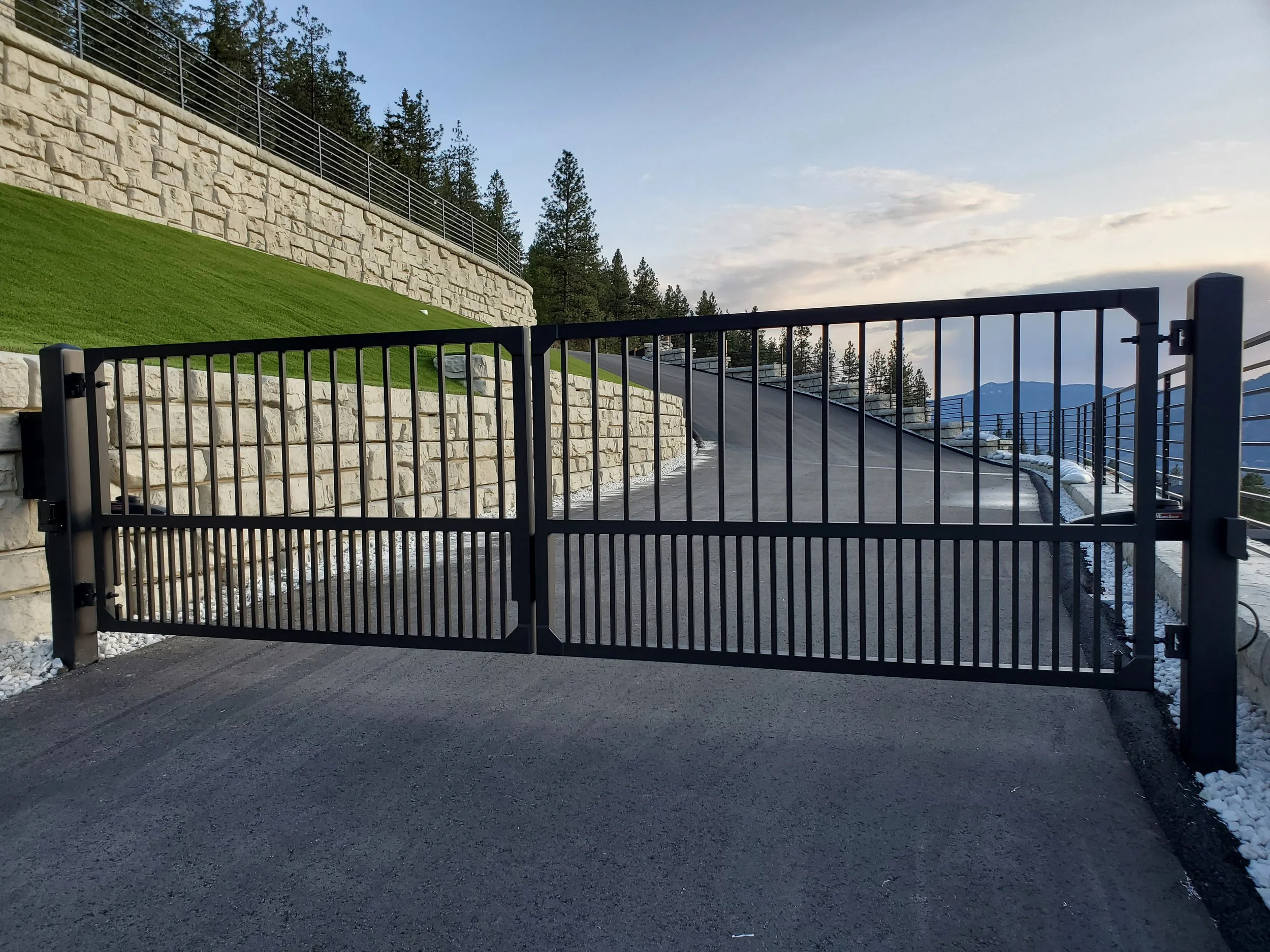 Bottom Concentrated pickets.jpg