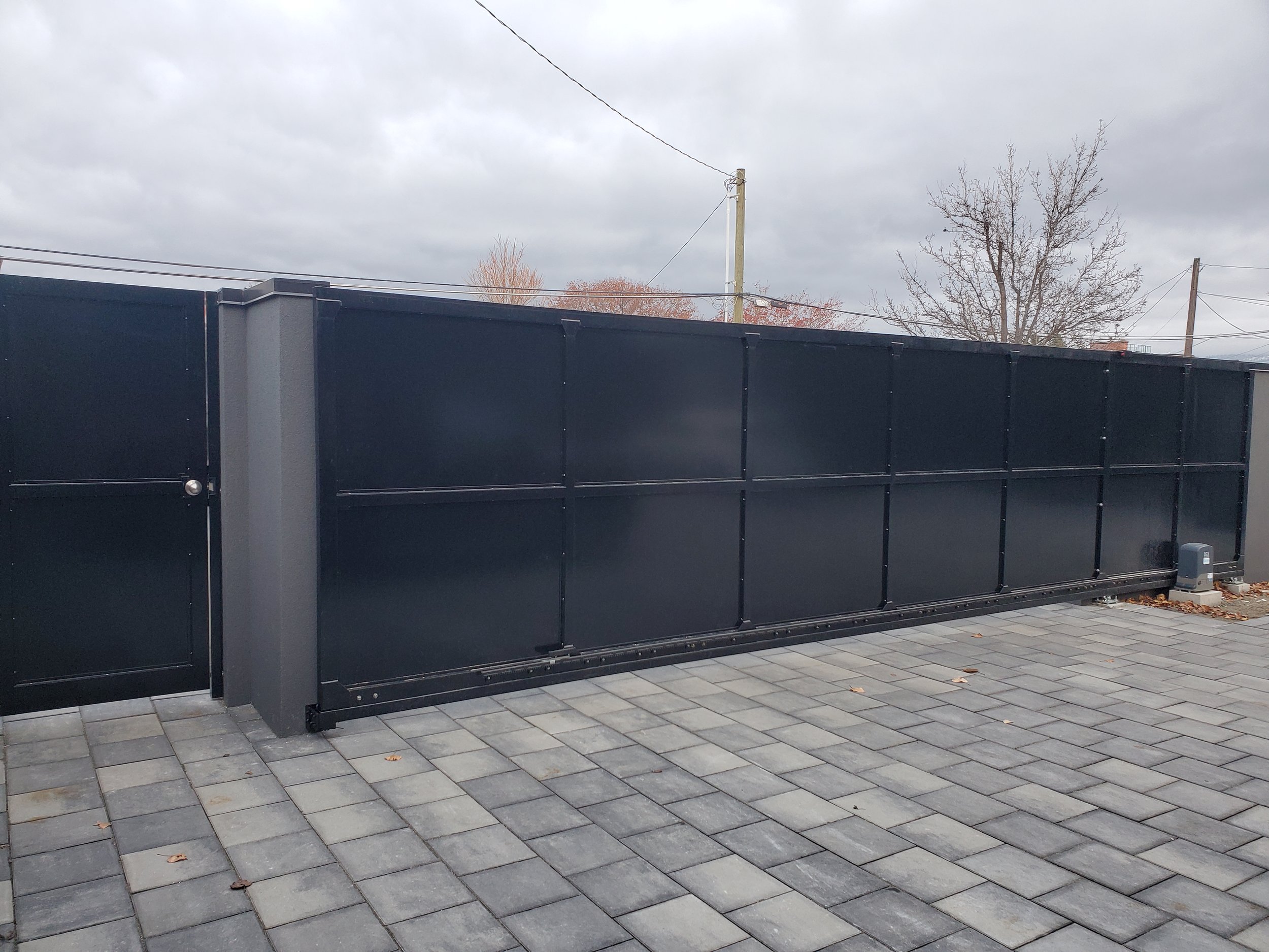 Interior Cantilever & Man gate.jpg