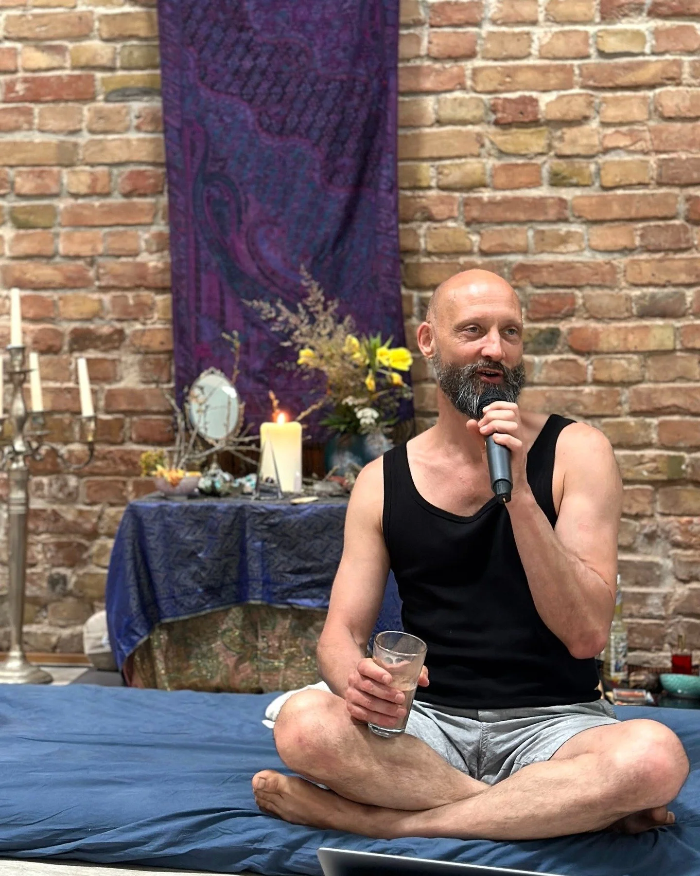 2-Tage Intensiv Facilitator Training &ndash; Prozessarbeit im Kreis

H&ouml;r auf zu f&uuml;hren und fange an zu halten - und schau, was mit Menschen passiert, wenn sie sich selbst f&uuml;hren d&uuml;rfen.

Viele Coaches und Gruppenleitende wollen Ra