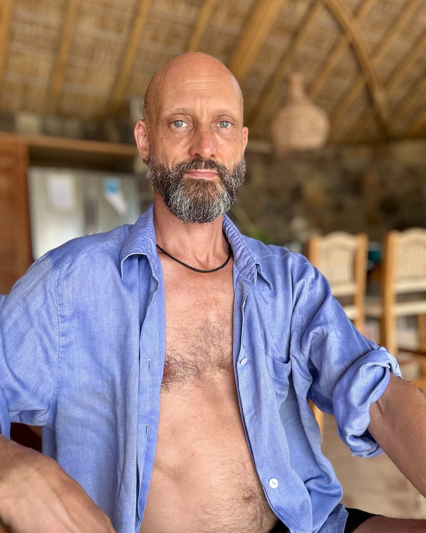 Mein Herz, das System und die Wahrheit
Ich merke immer wieder, wie sehr es schmerzt, wenn ich gemein zu mir bin &ndash; wenn ich mich anzweifle, klein mache oder meinen eigenen Gedanken ausgeliefert bin. Trotz all der Jahre innerer Arbeit sitzt so vi