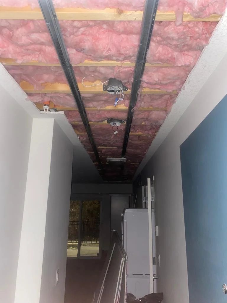 U7 SUITE CEILING LONG STRETCH OVERVIEW SHOWING INSULATION .jpg