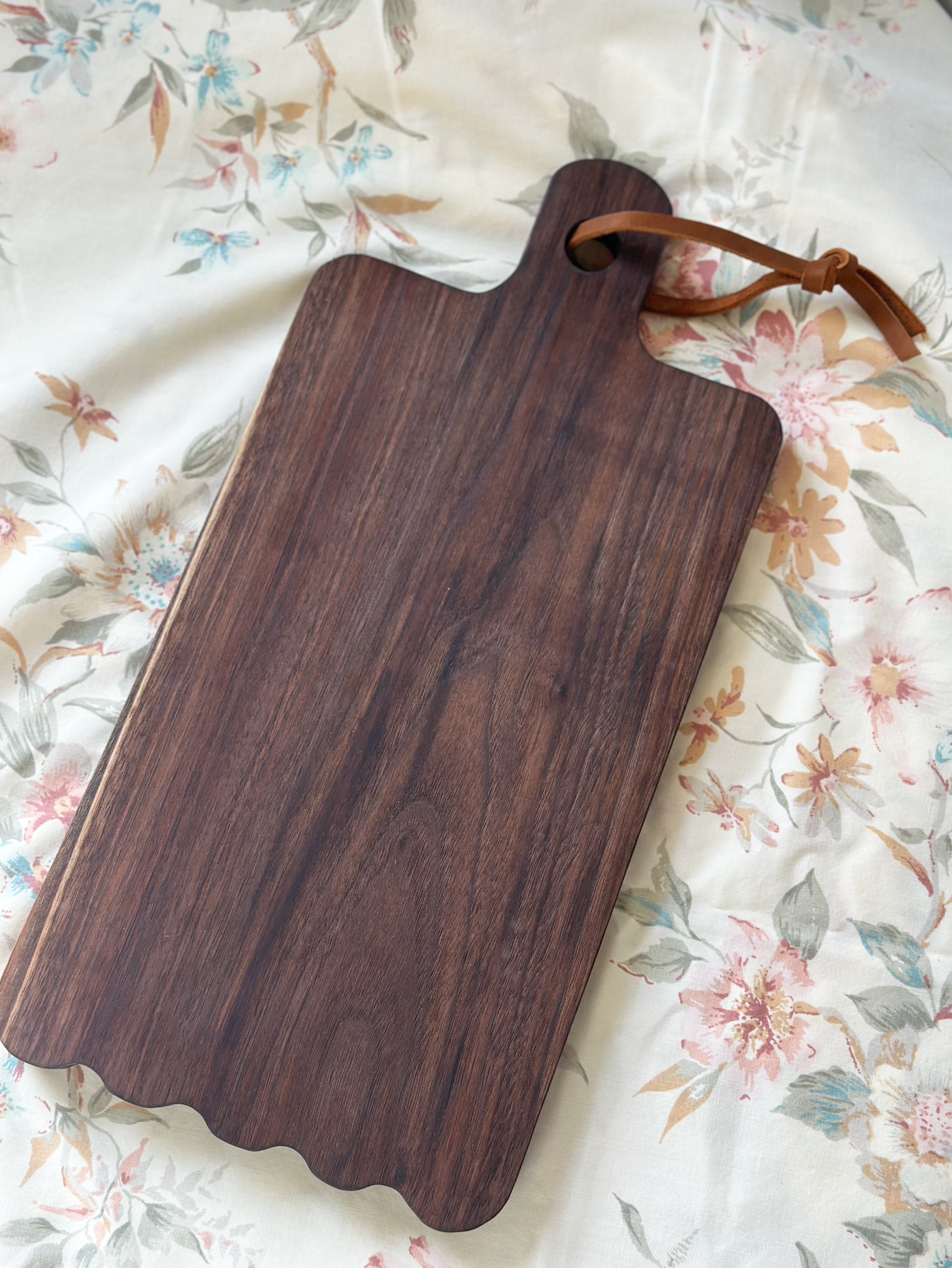 Scalloped Cutting Board with handle - Walnut.png