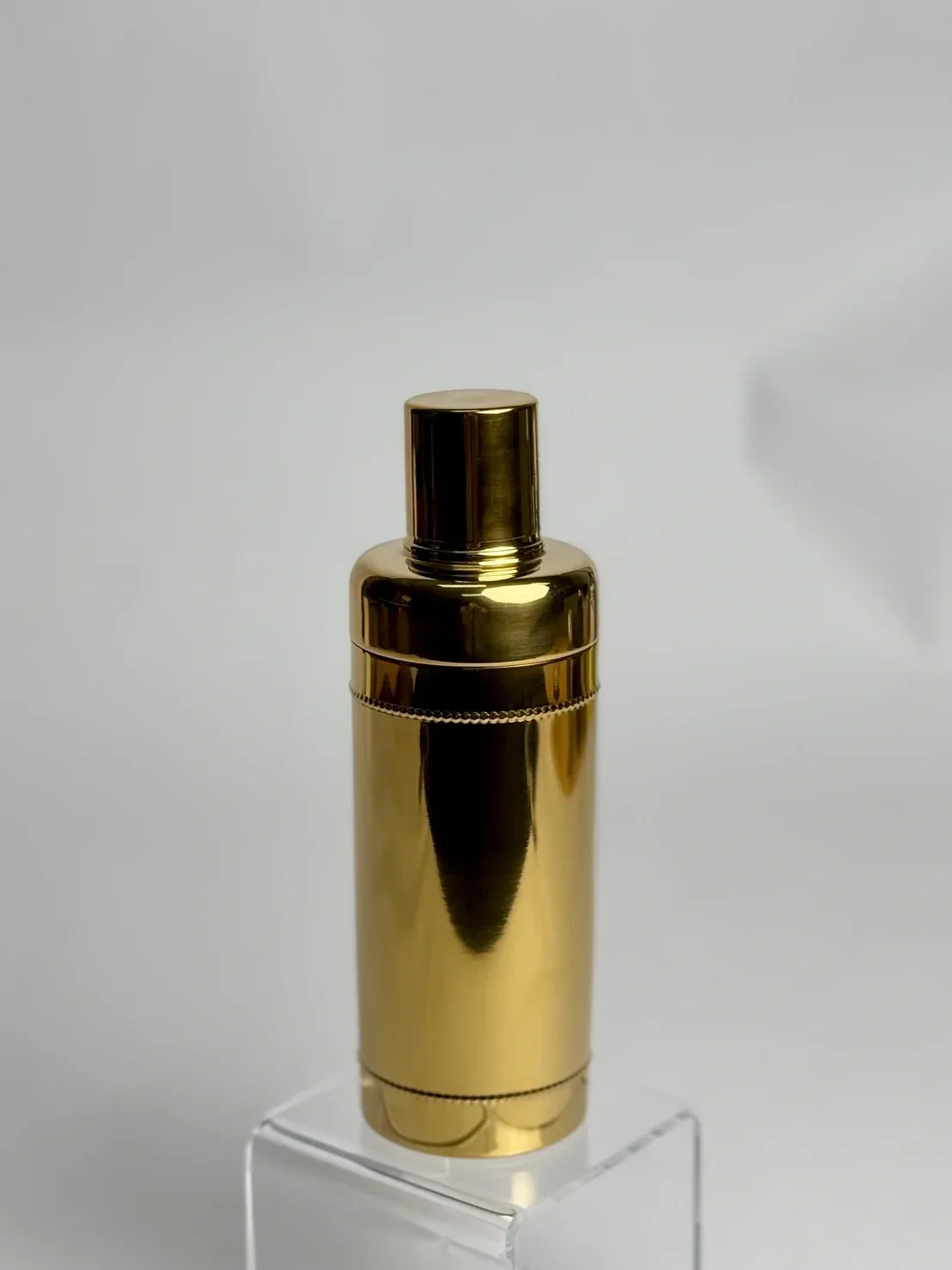 gold+cocktail+shaker+2.webp