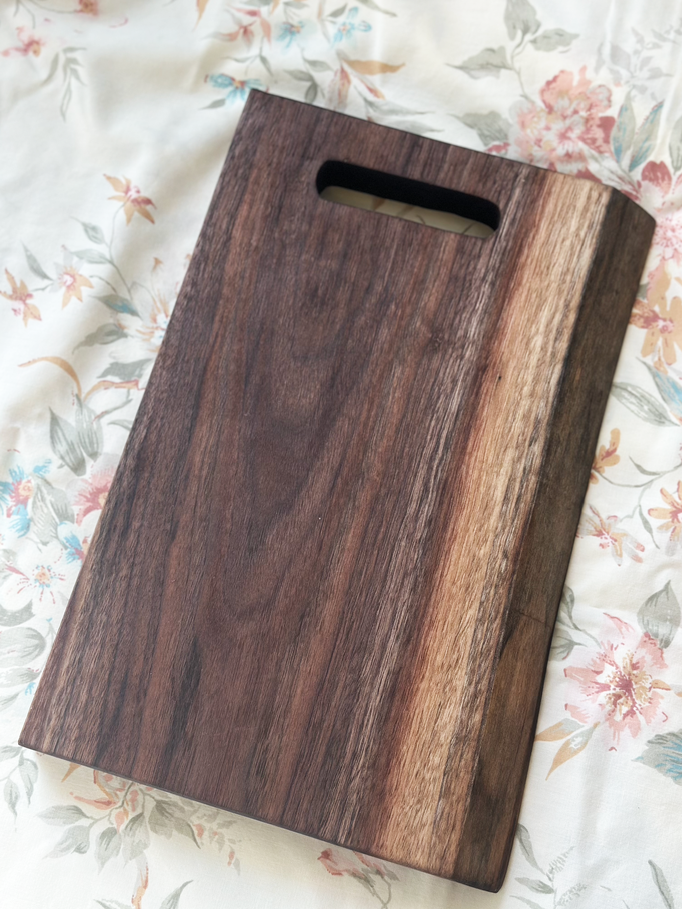 Live Edge Cutting Board.png