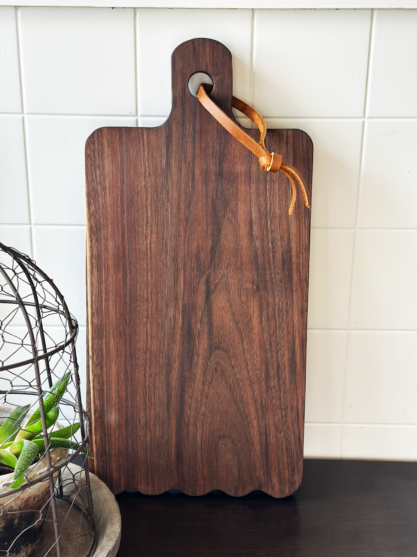 Scalloped Cutting Board - Walnut.png