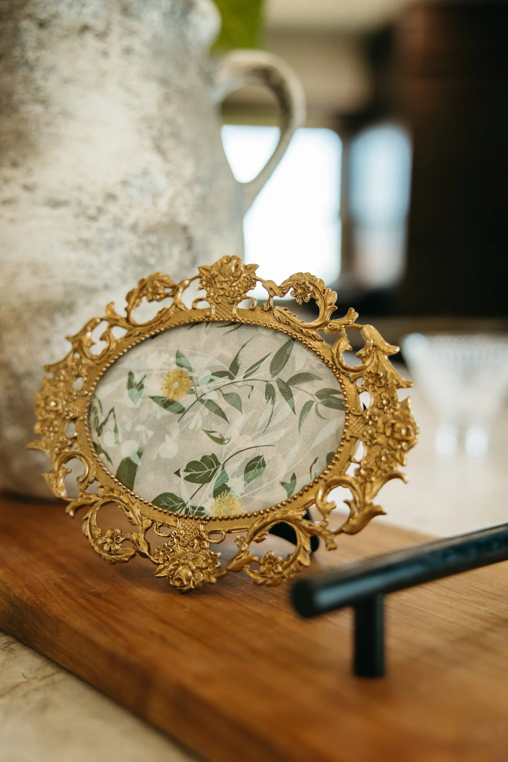 Oval Vintage Photo Frame